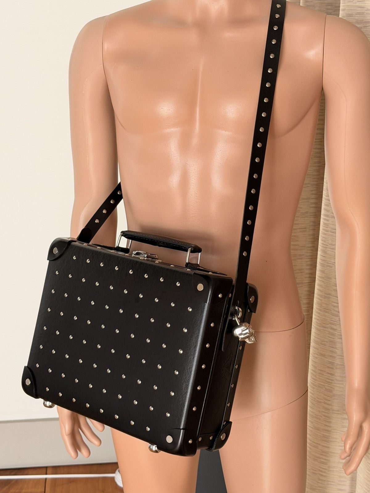 Globe-Trotter Rare Alexander McQueen Globe-Trotter Studded Leather Bag Size ONE SIZE - 18 Thumbnail