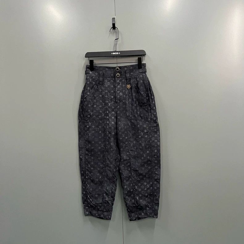 Louis Vuitton Louis Vuitton High-Waisted Trousers for Sale Size US 36 / EU 52 - 1 Thumbnail