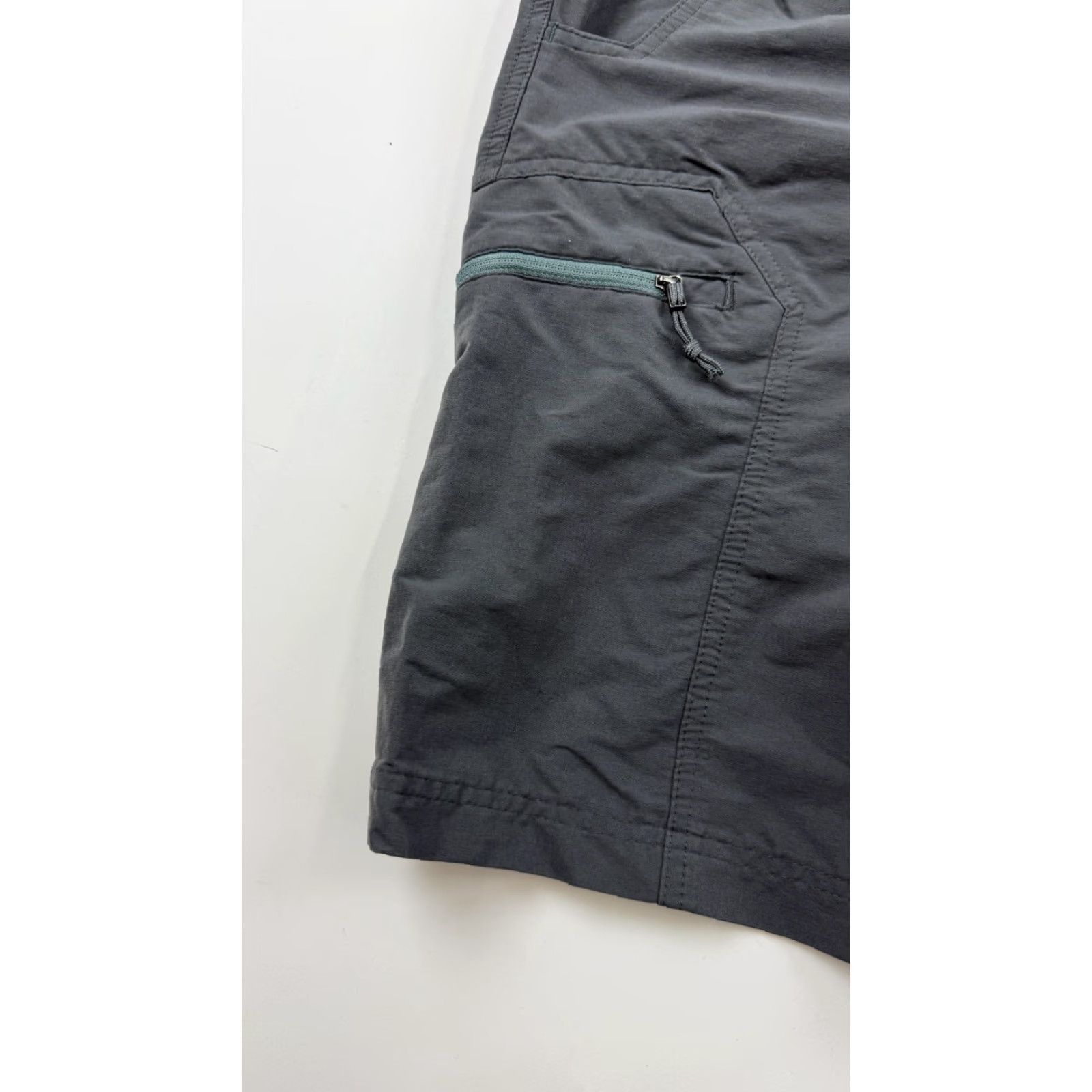 Vintage Columbia Shorts Mens 38 Omni-Shield Advanced Repellency Hiking Outdoor Pocket Cargo Regular Gray Men's Short Pants Size US 38 / EU 54 - 2 Thumbnail