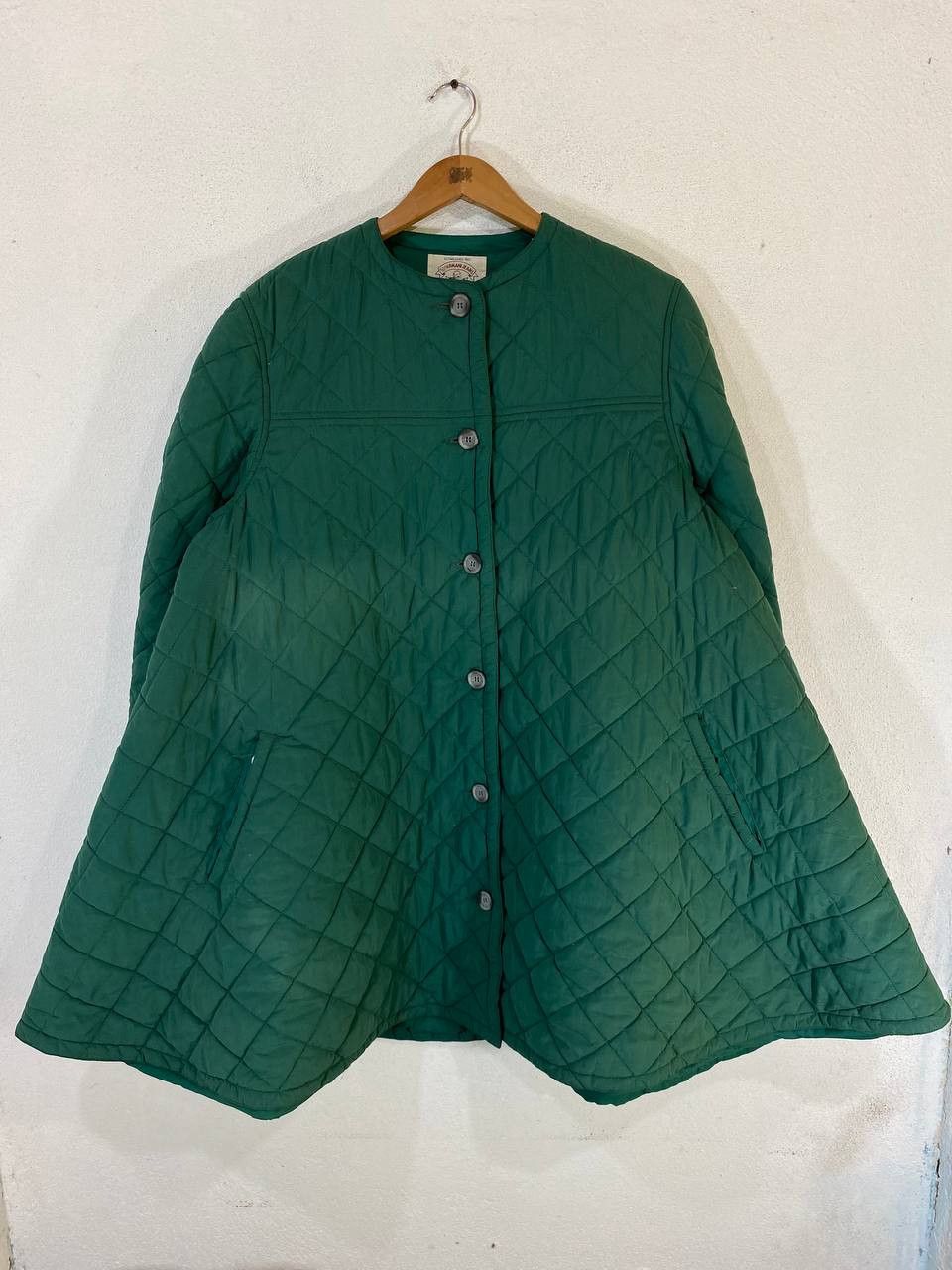 Armani vintage armani jeans puffer jacket very nice design Size L / US 10 / IT 46 - 1 Thumbnail
