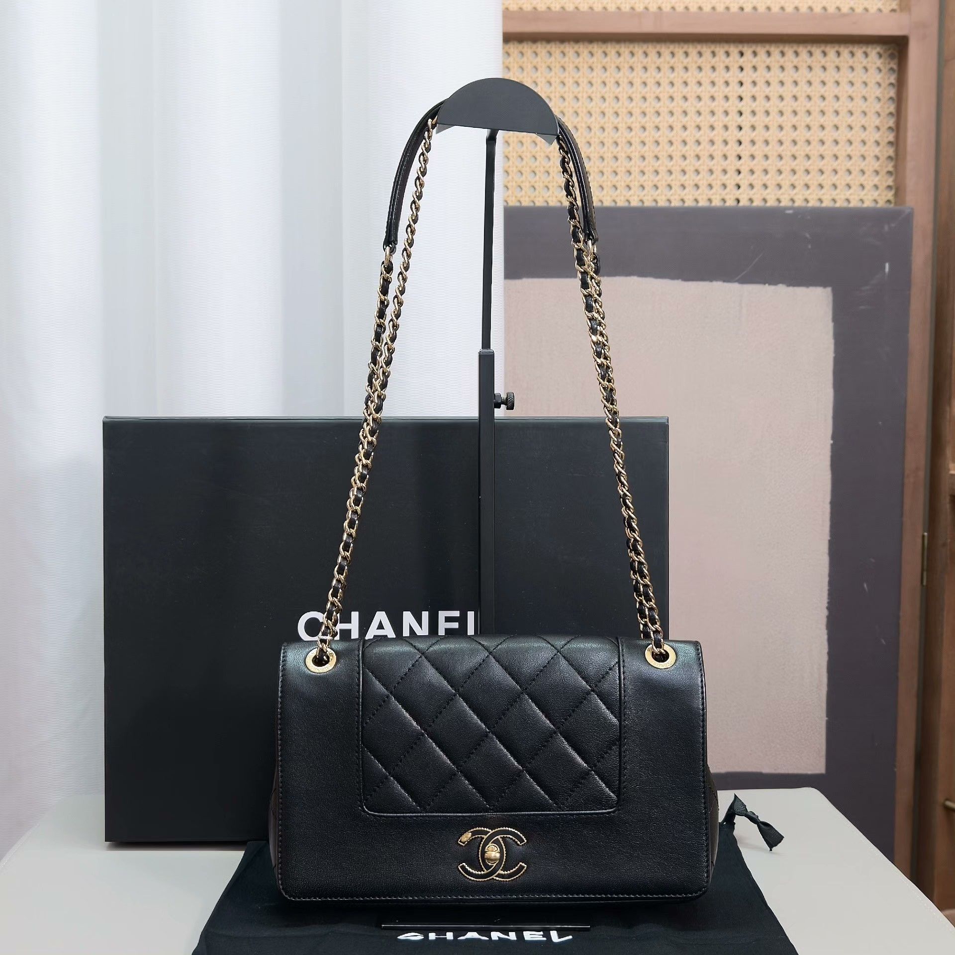 Chanel Pre-loved Bag Very good condition Size ONE SIZE - 1 Thumbnail