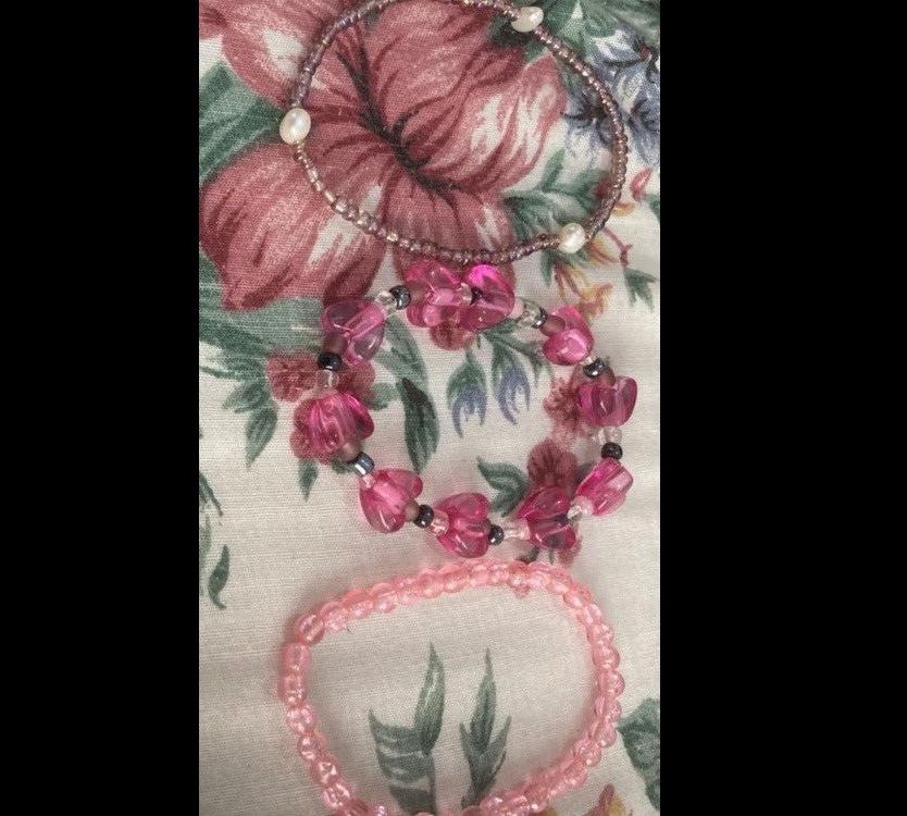 Jewelry SALE Set of 3 bracelets Size ONE SIZE - 1 Preview