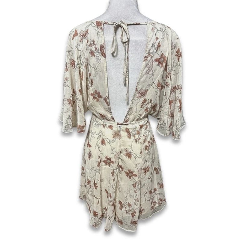 Other Lulus Mini Dress Faux Wrap Open Back Floral Beige XS NWOT Size XS / US 0-2 / IT 36-38 - 6 Thumbnail