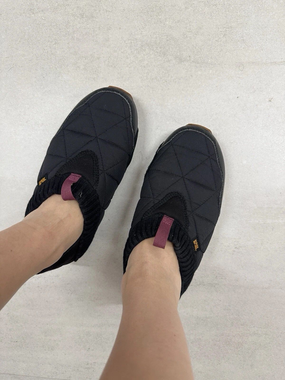Teva Teva Women's Ember Quielted Slip On Casual Shoes Black Size US 6 / IT 36 - 4 Thumbnail