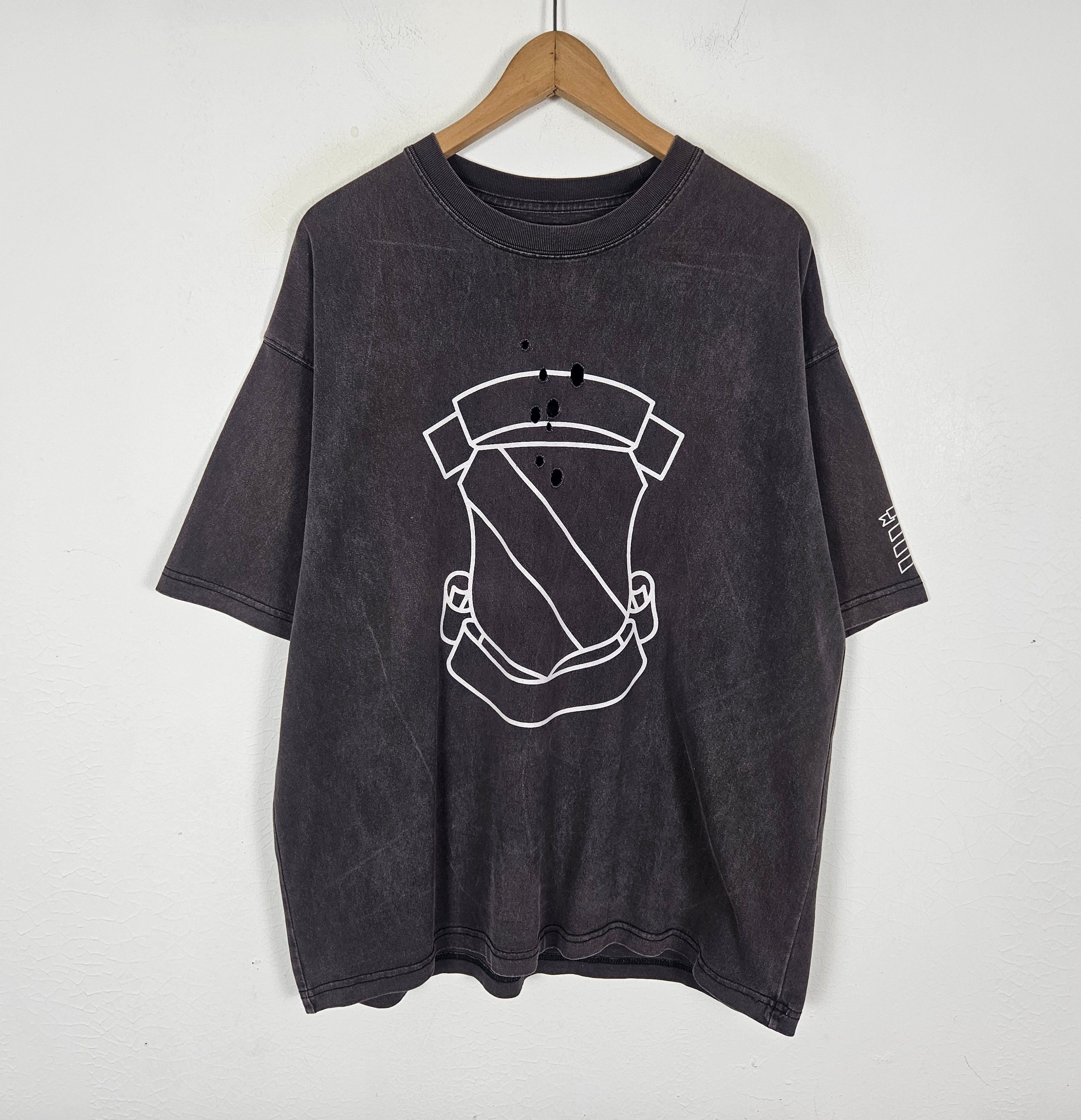 Japanese Brand RE Number (N)ine shield crest gun Tee shirt black size 3 Size US XL / EU 56 / 4 - 2 Thumbnail
