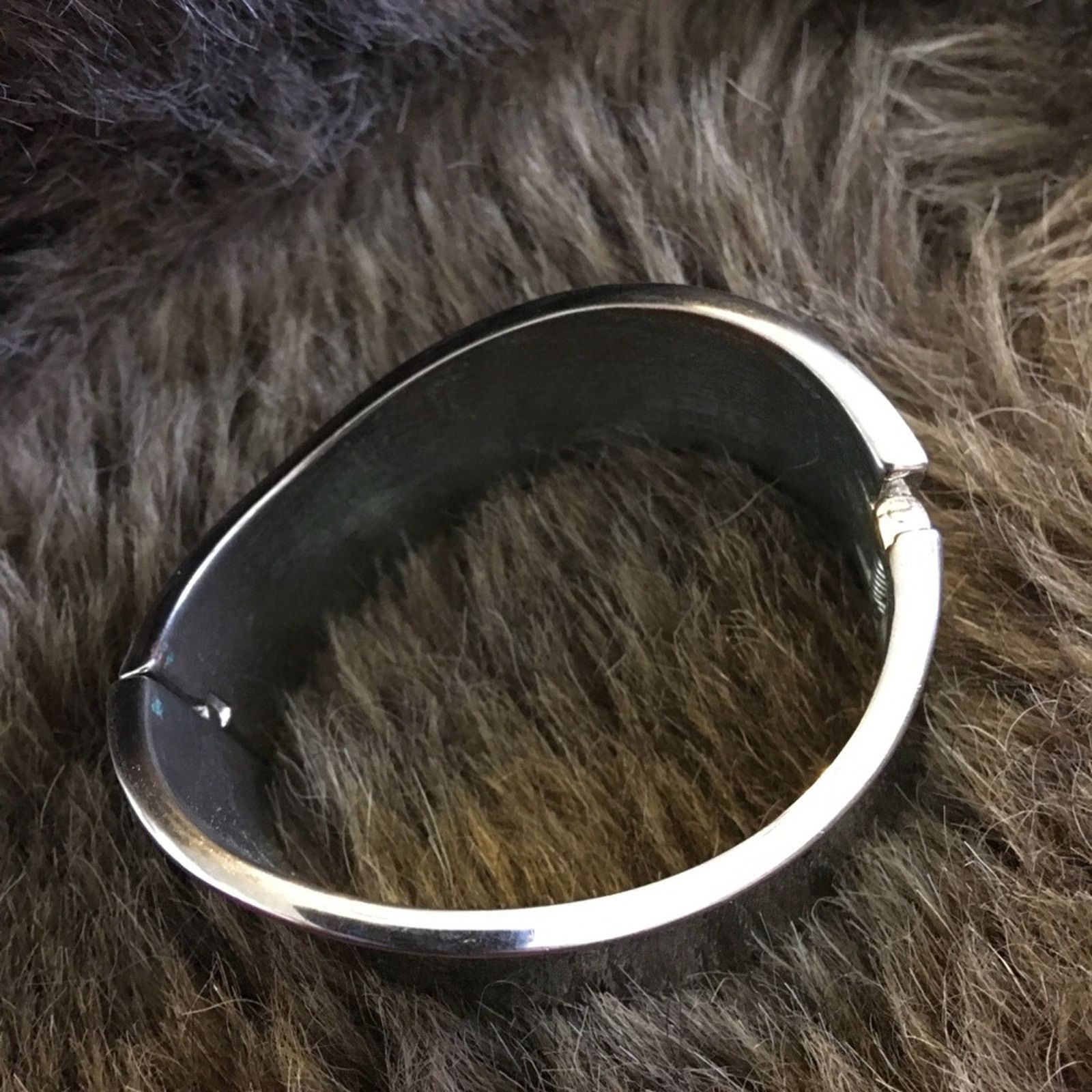 Jewelry Textured silver tone wavy style clamp bracelet Size ONE SIZE - 5 Thumbnail