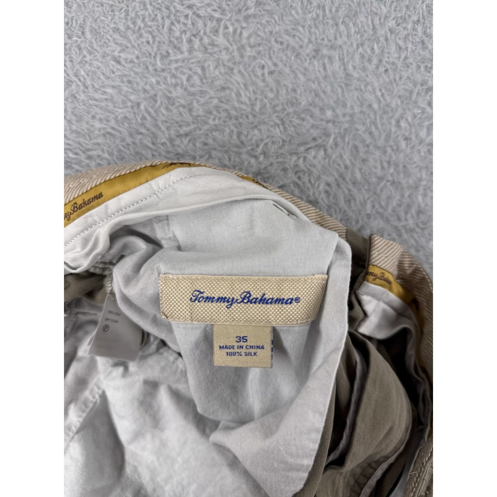 Tommy Bahama Tommy Bahama Shorts Men Bermuda 35 Beige Pleated Silk Easy Care Pocket Cargo Logo 9in Inseam Modern Size US 35 - 7 Thumbnail