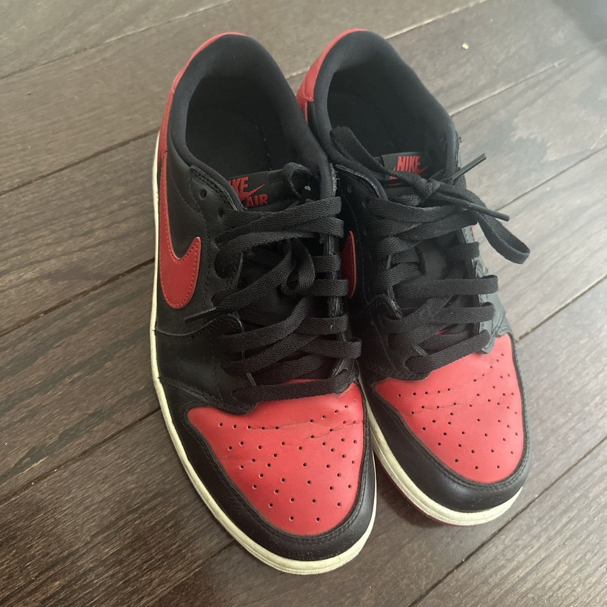 Jordan Brand Jordan Low 1 Bred Size US 9.5 / EU 42-43 - 4 Thumbnail