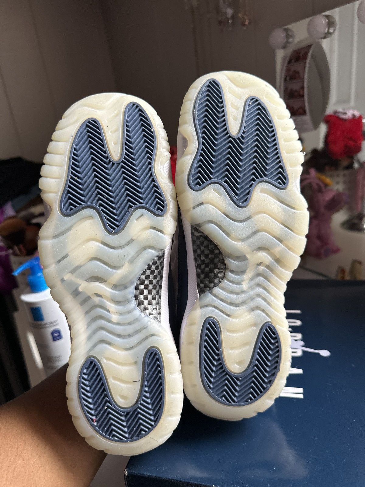 Jordan Brand JORDAN 11 LOW GS (GRADE SCHOOL) Size US 7 / EU 40 - 4 Thumbnail