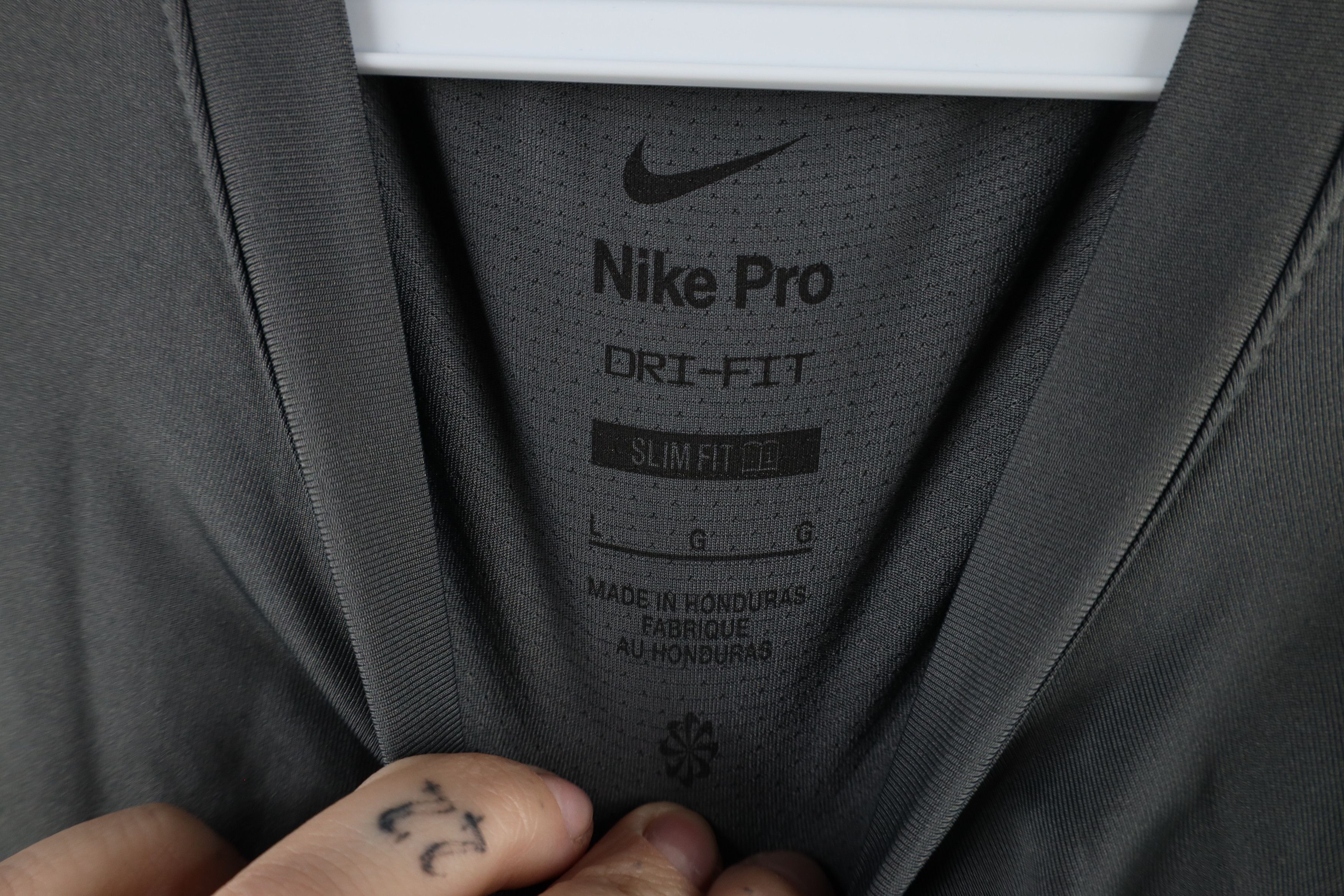 Nike × Vintage Nike Pro Swoosh Logo Compression Sleeveless Training T-Shirt Size US L / EU 52-54 / 3 - 9 Thumbnail