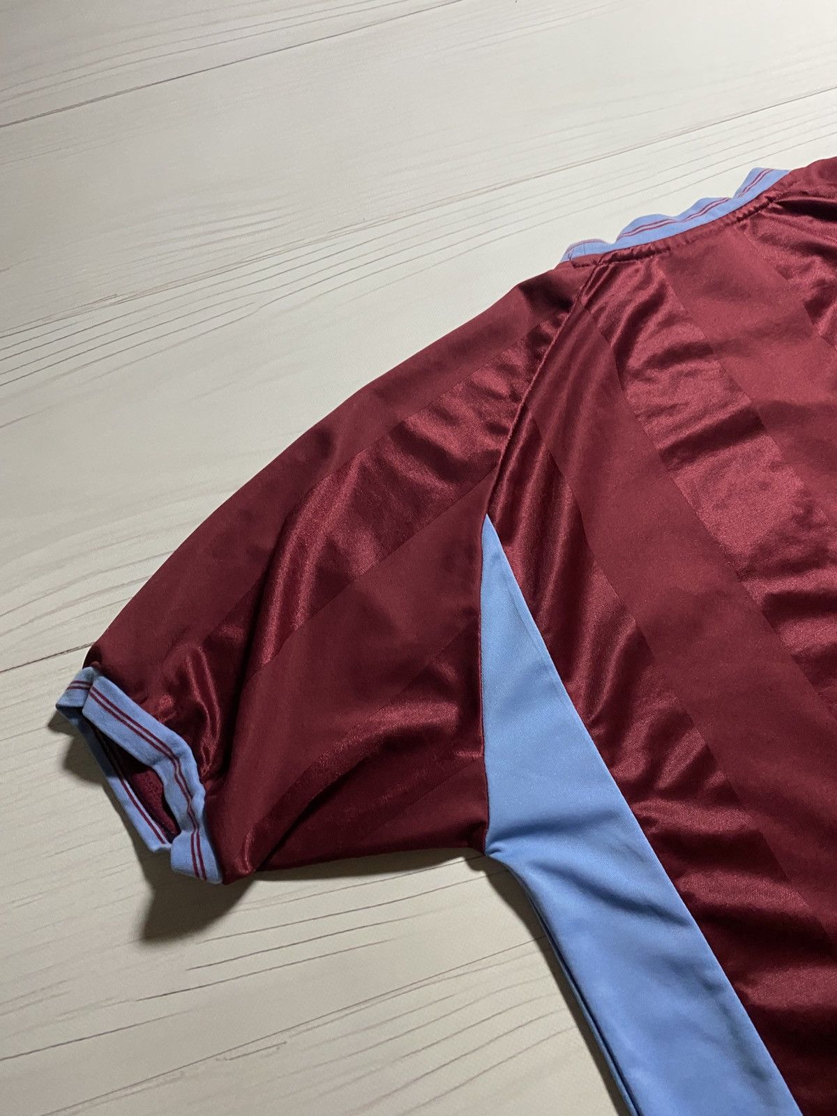 Vintage Vintage Remake Aston Villa 1983-1985 home soccer jersey Size US L / EU 52-54 / 3 - 15 Thumbnail