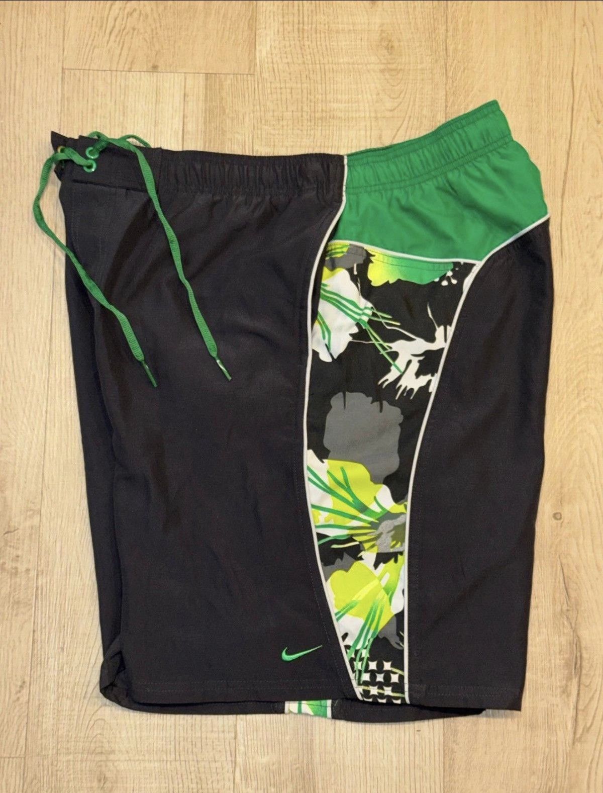 Nike Nike Green Floral Swim Trunks Mens XL Vintage Y2K Rare 90s Size US 36 / EU 52 - 2 Thumbnail