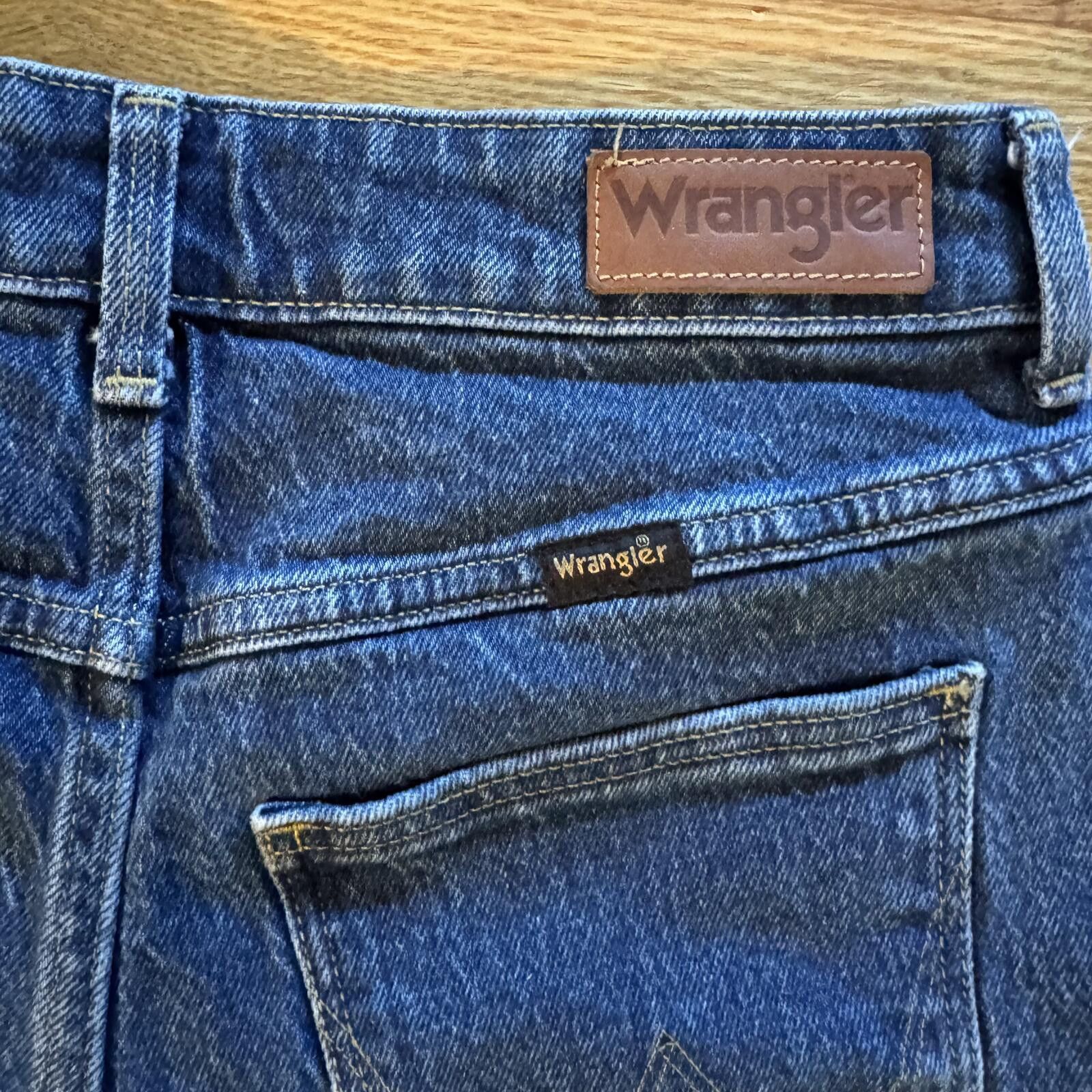 Wrangler Wrangler Size 26 High Rise Vintage 4" Size 28" / US 6 / IT 42 - 2 Thumbnail