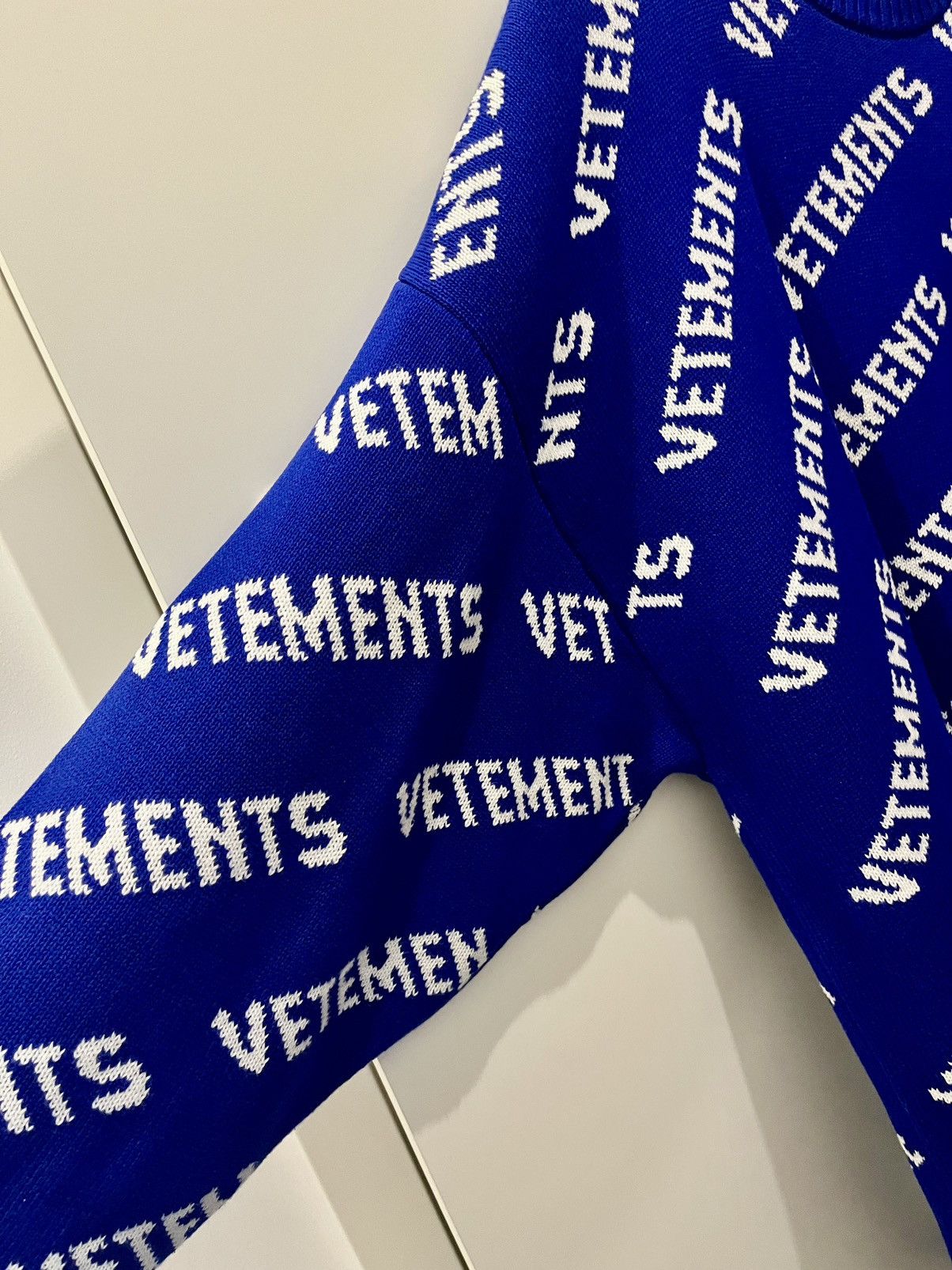 Vetements Vetements - All Over Logo Knit Size US L / EU 52-54 / 3 - 3 Thumbnail