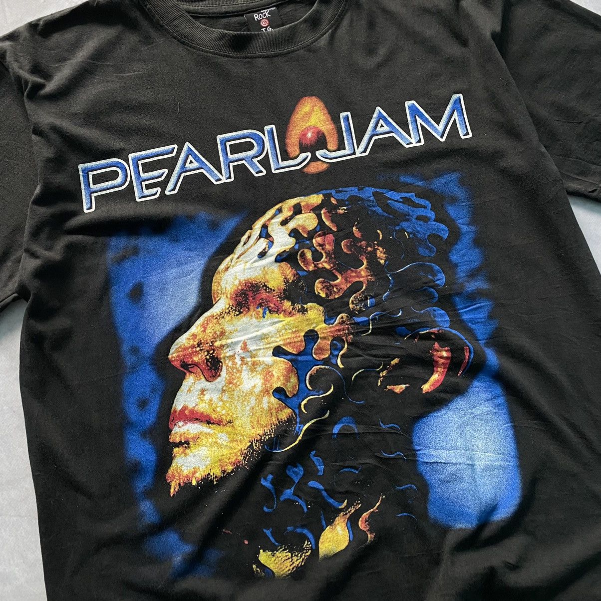 Band Tees Rare Pearl Jam Avocado Big Logo Faded Band Tee T-shirt Size US L / EU 52-54 / 3 - 3 Thumbnail