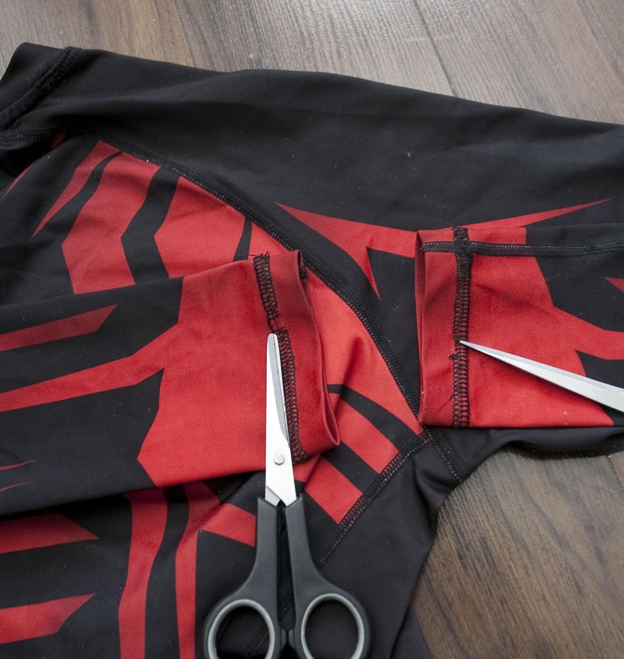 Other Venum T Shirt Long Sleeve Compression Size L MMA Black/ Red Size US L / EU 52-54 / 3 - 3 Thumbnail