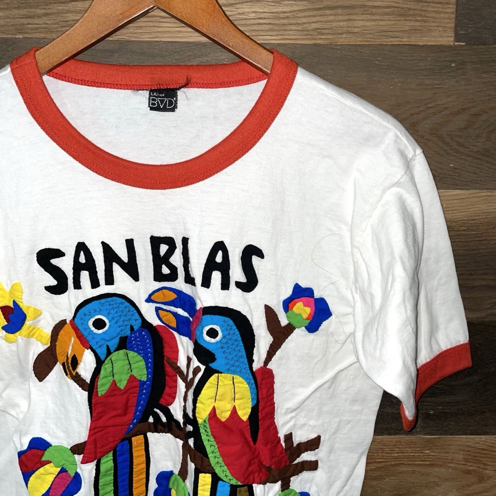 Vintage VINTAGE B.V.D T-Shirt Mens Size L White Bird Embroidered San Blas Graphic Tee Mens L White Bird Embroidered Size US L / EU 52-54 / 3 - 2 Thumbnail