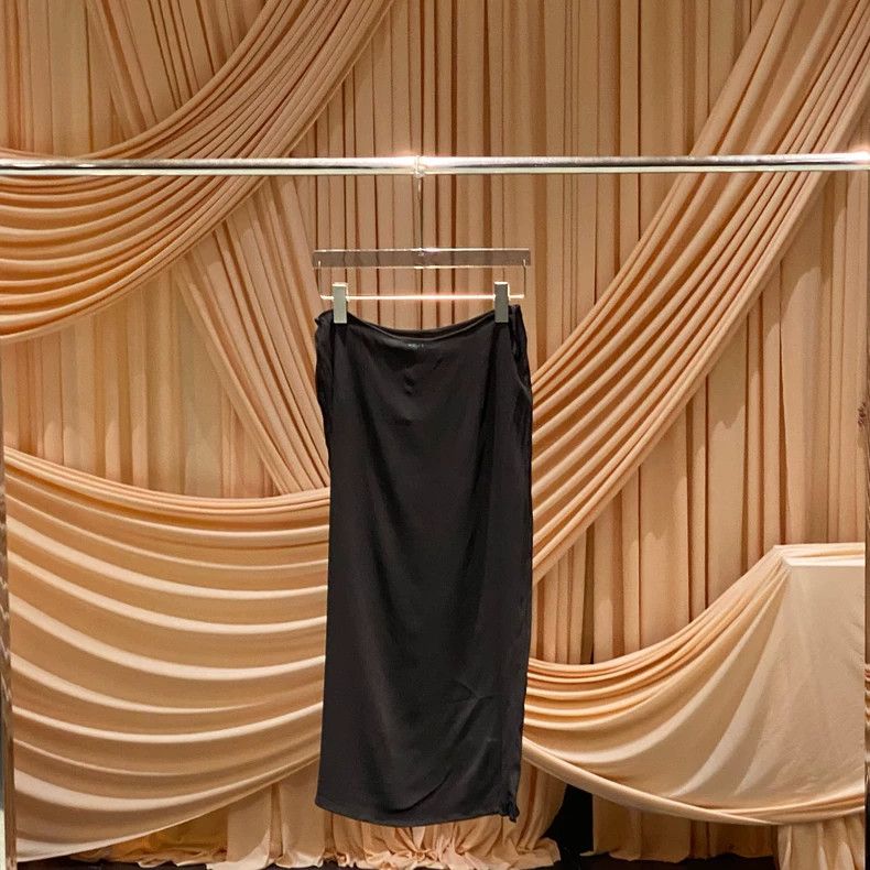 Givenchy Givenchy Size40 Black Skirt / Size 40 / JM361 Size S / US 4 / IT 40 - 2 Thumbnail