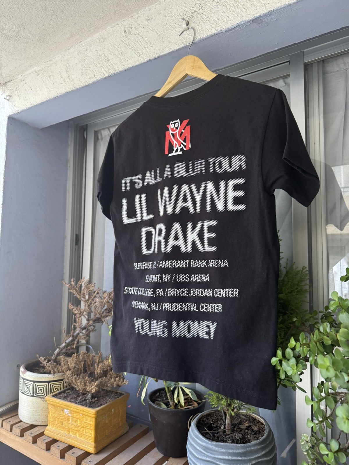 October's Very Own Drake x Young Money & Lil Wayne It’s all a Blur tour shirt Size US S / EU 44-46 / 1 - 2 Thumbnail
