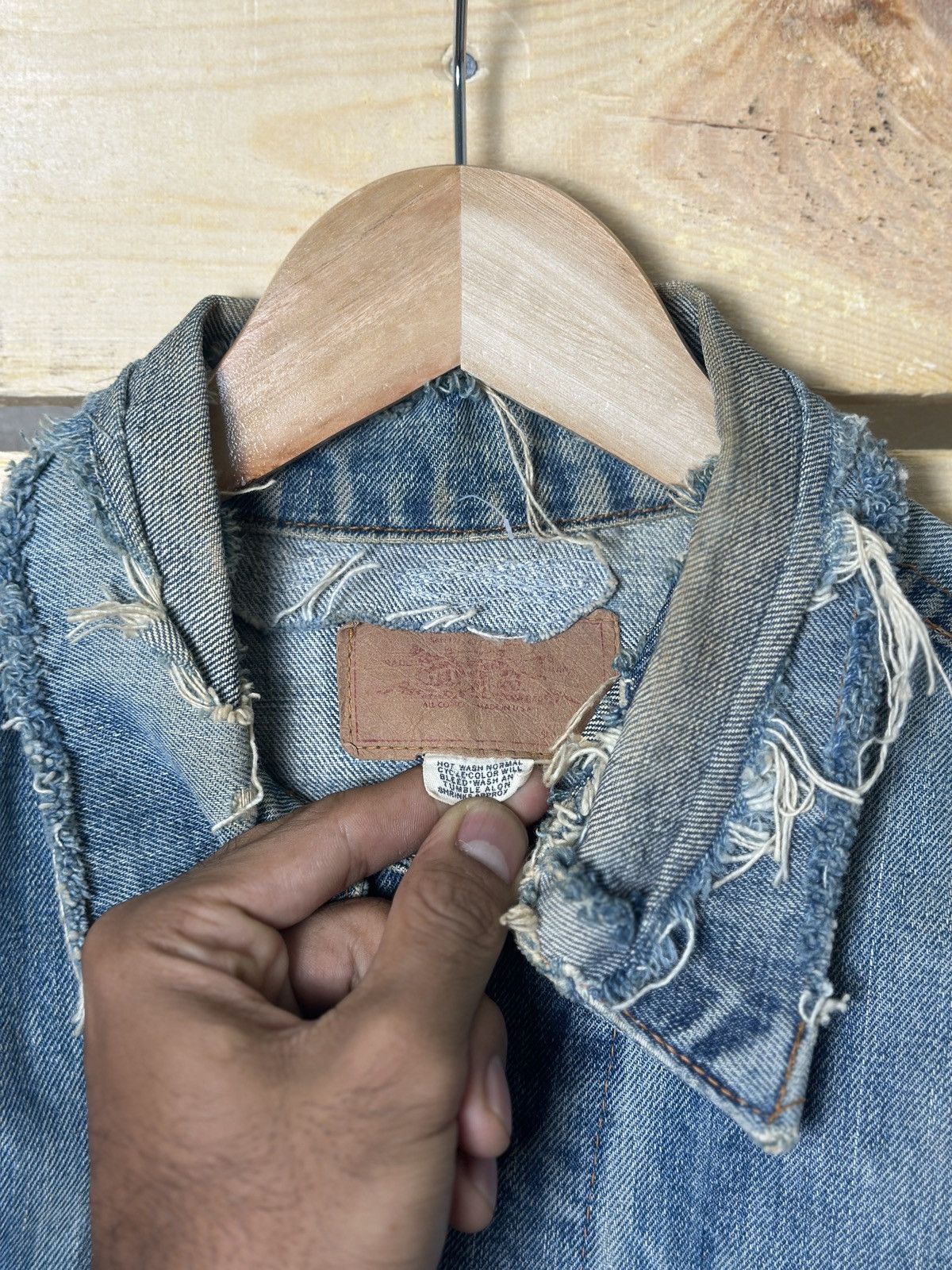 Levi's × Vintage Vintage Distressed Levi’s Denim Jacket Size US M / EU 48-50 / 2 - 11 Thumbnail
