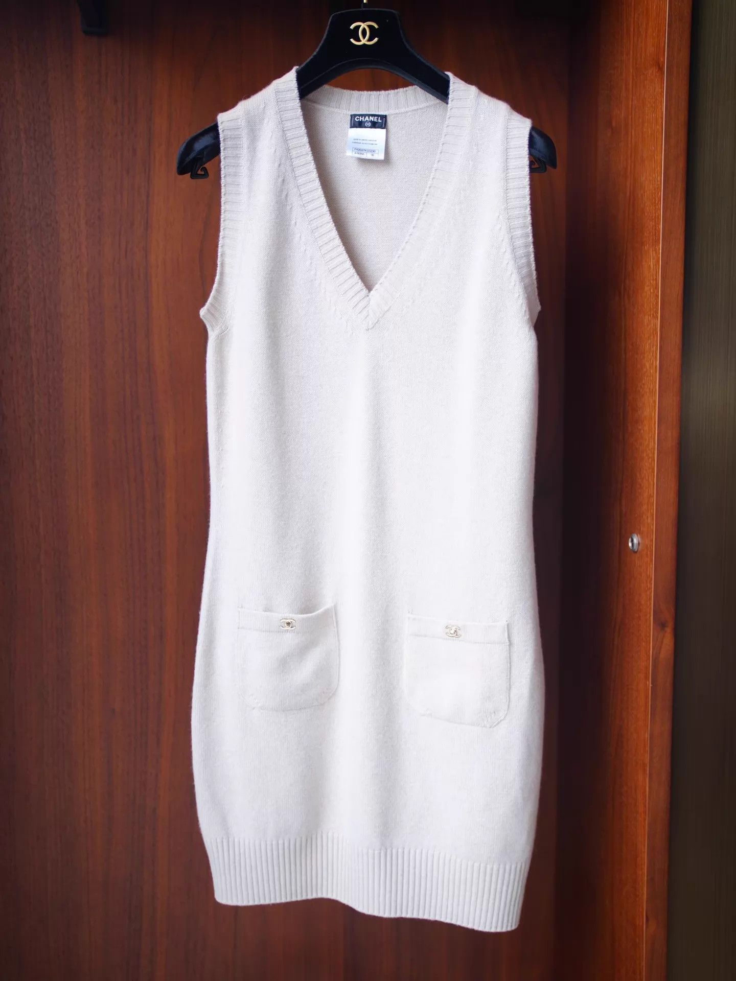 Chanel Chanel CC Buckle Oatmeal Cashmere Vest Dress Size XS / US 0-2 / IT 36-38 - 2 Thumbnail