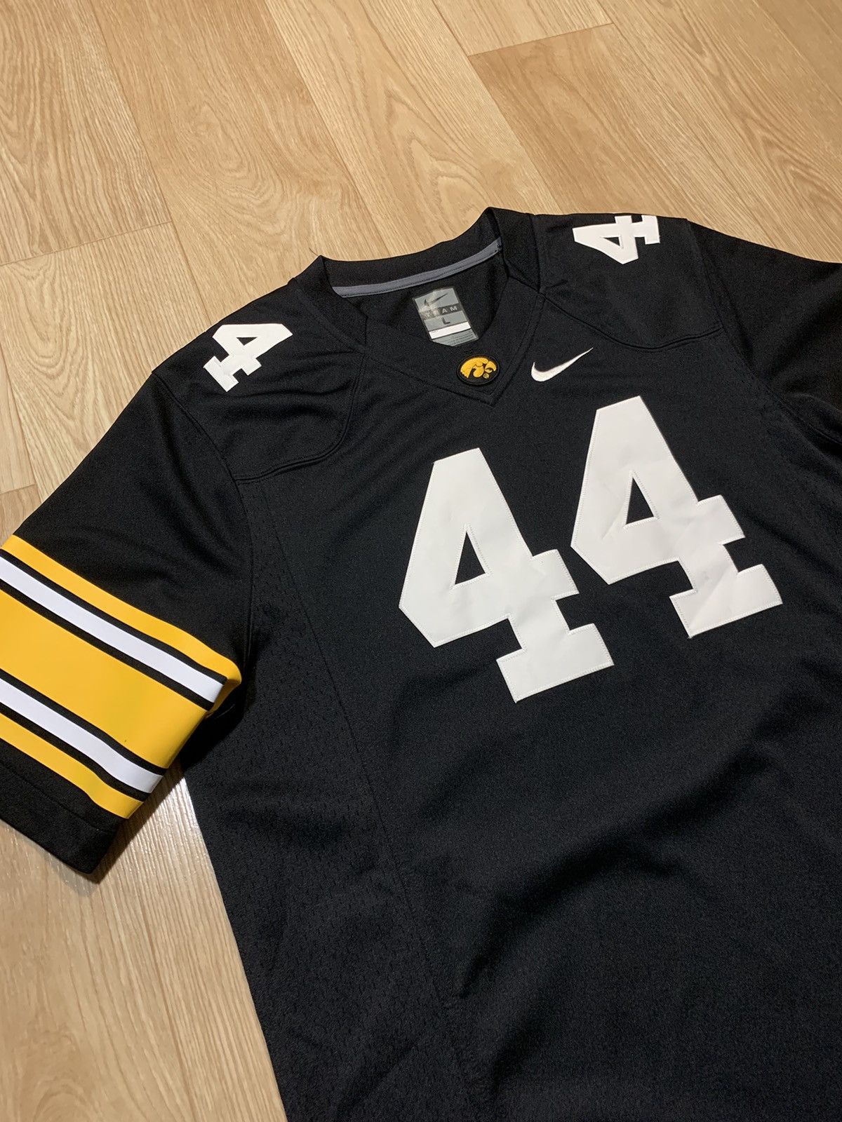 Nike Vintage Nike Iowa Hawkeyes 44 Jersey T-Shirt Size US L / EU 52-54 / 3 - 3 Thumbnail