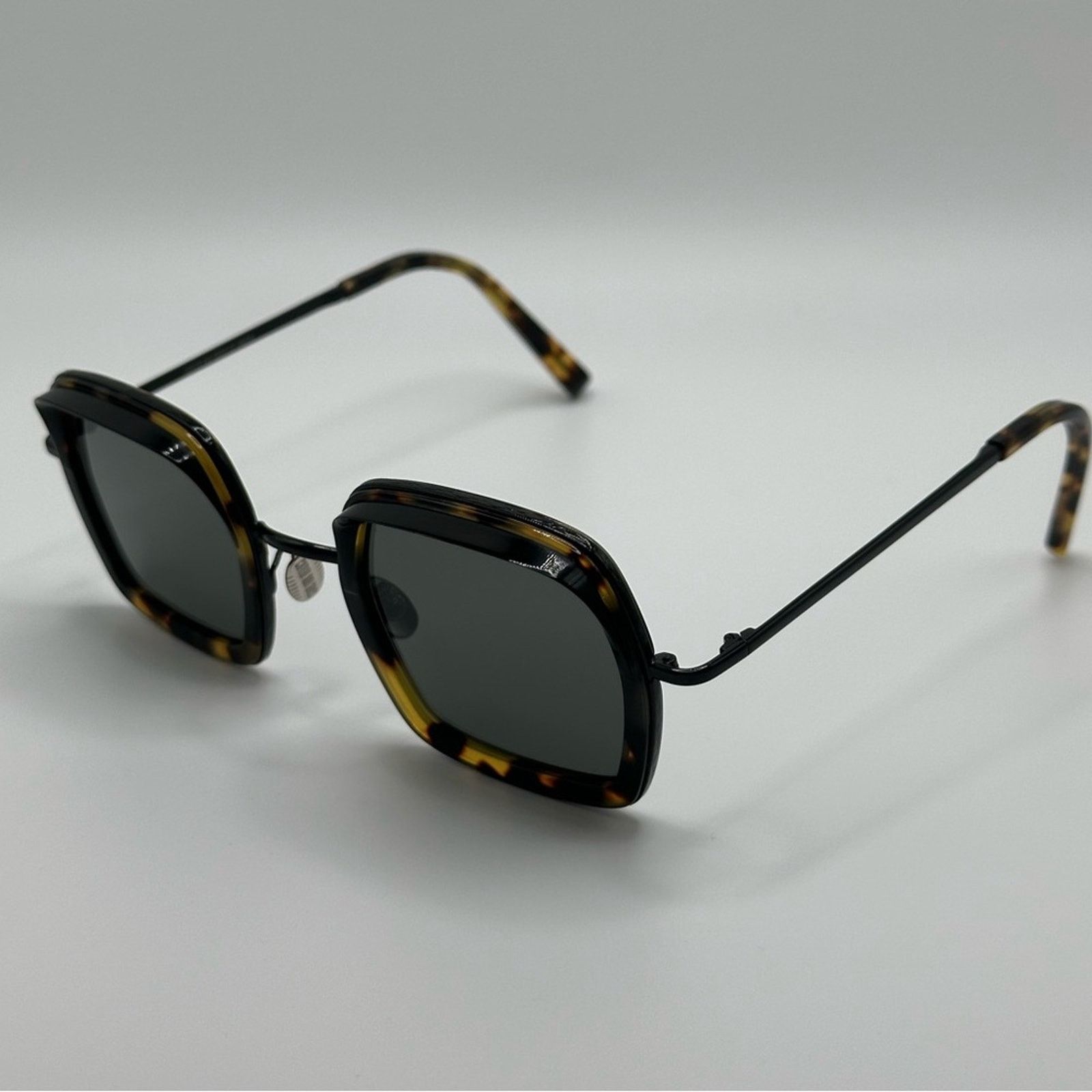 Cutler and Gross NEW CUTLER AND GROSS CG1301S 004 Black/Brown/Grey Unisex Size ONE SIZE - 4 Thumbnail