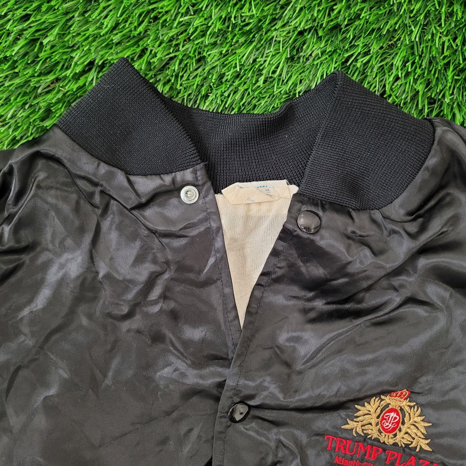 Vintage Vintage Trump-Plaza Satin Bomber Jacket 2XL 28x25 Cropped Size US XXL / EU 58 / 5 - 2 Thumbnail