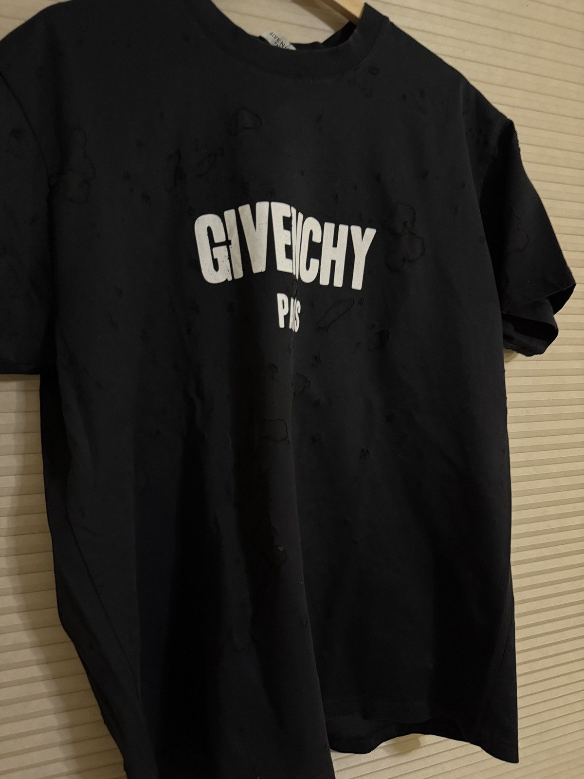 Givenchy Givenchy distressed Short Sleeve Size US S / EU 44-46 / 1 - 4 Thumbnail