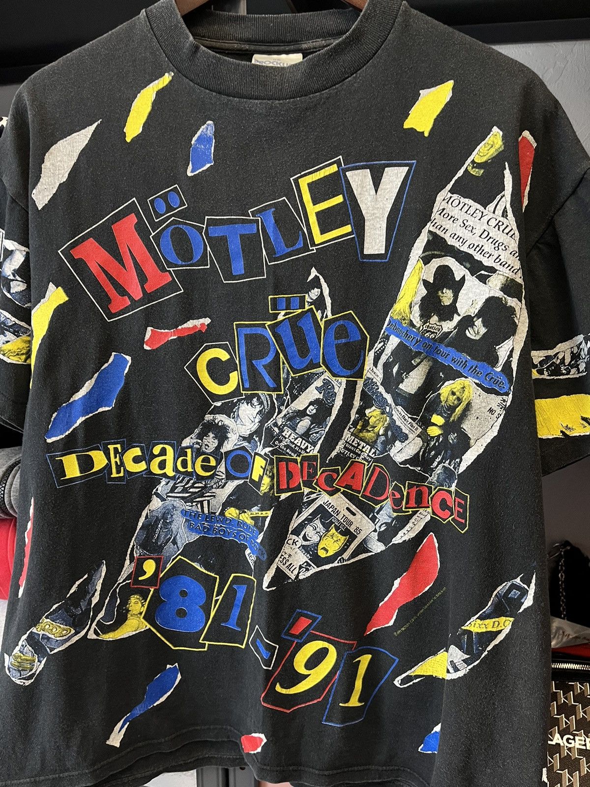 Band Tees Vintage 1991 Motley Crue Decade Of Decadence T-shirt Size US XL / EU 56 / 4 - 2 Thumbnail