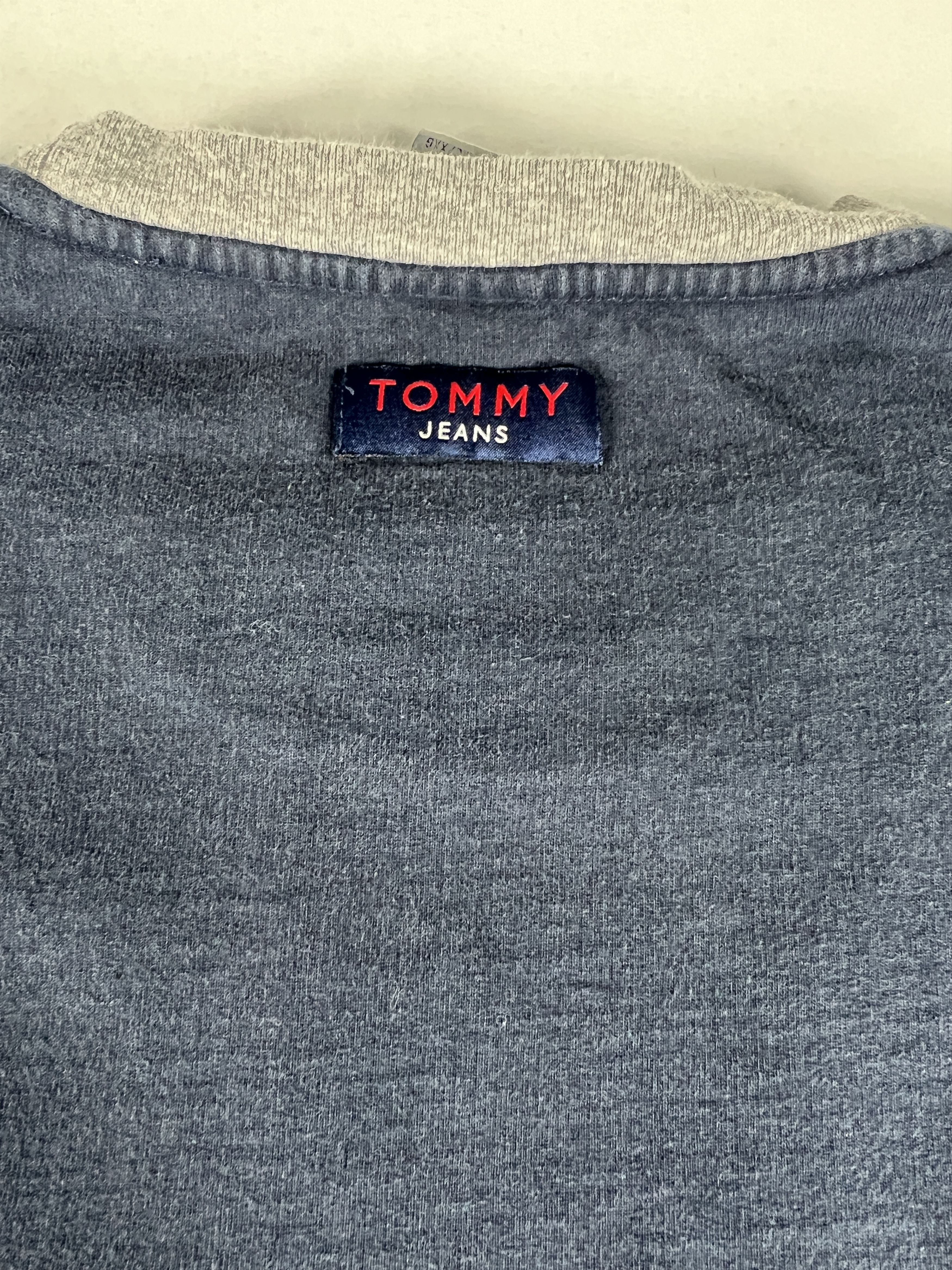 Tommy Hilfiger × Tommy Jeans × Vintage Y2K Tommy Jeans Sweatshirt Blue & Grey Faded Logo Crewneck Size US XXL / EU 58 / 5 - 13 Thumbnail