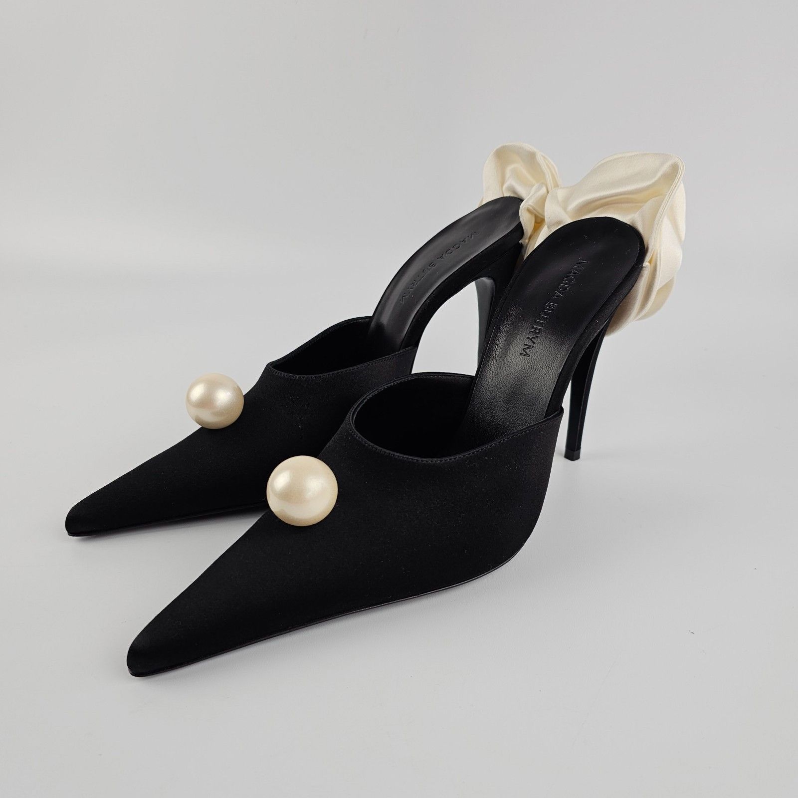 MAGDA BUTRYM $1125 Black Satin Pointed Flower 110mm Mules Ne