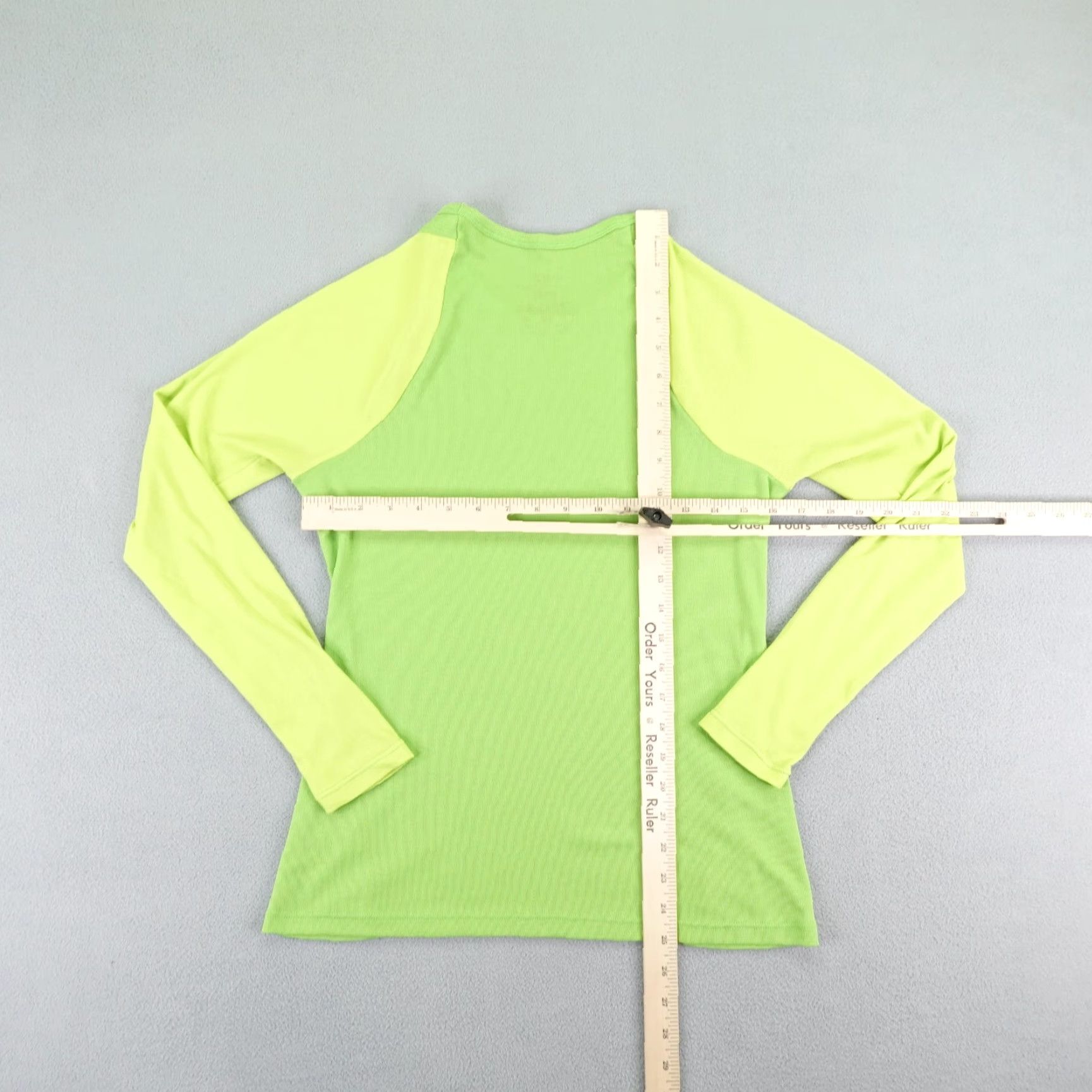 Patagonia Patagonia Shirt Women Small Green Capilene 2 Midweight Baselayer Top Shirt Women Small Green Capilene 2 Midweight Baselayer Performance Top Size S / US 4 / IT 40 - 5 Thumbnail