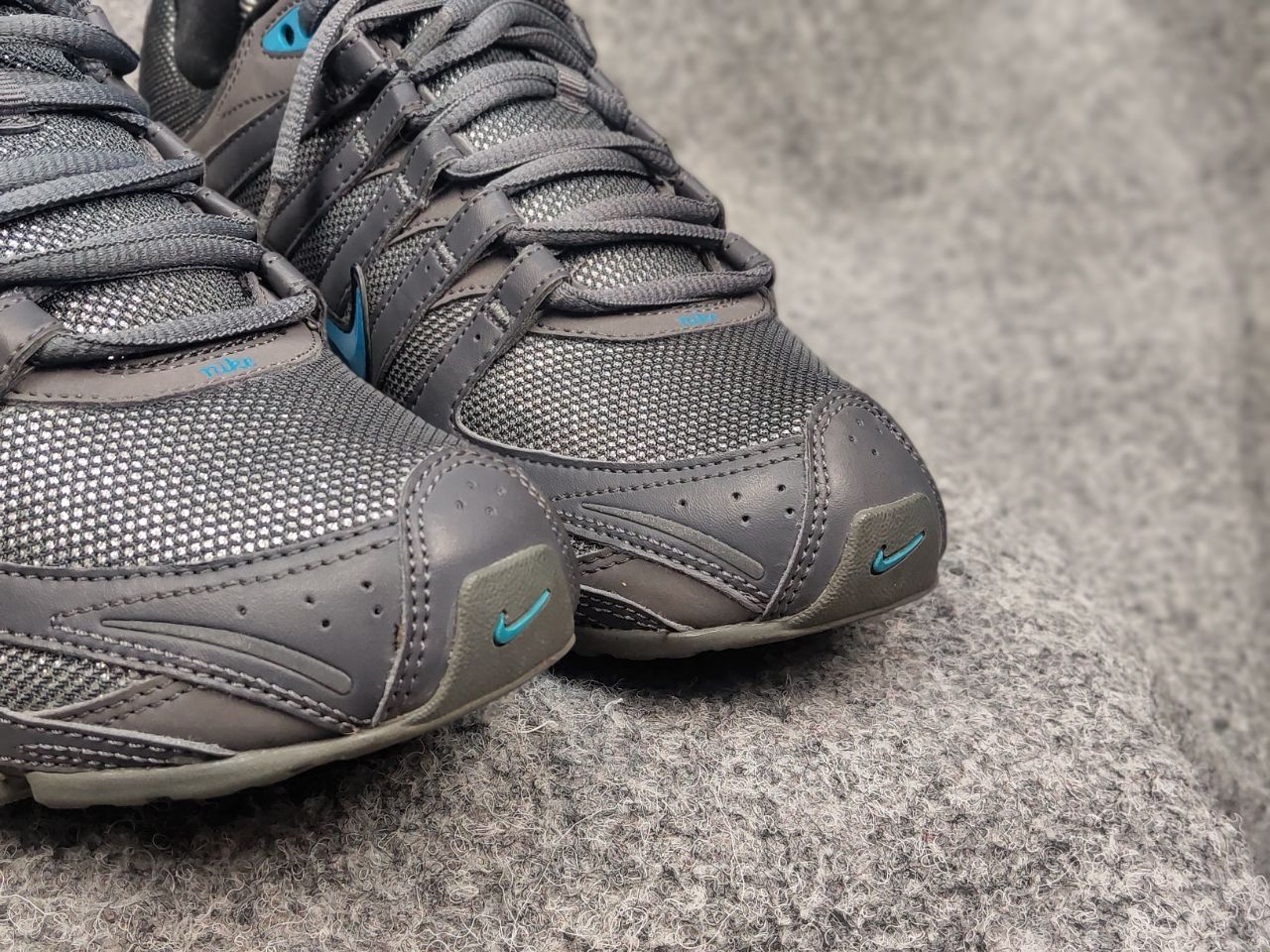 Nike Vintage Nike Shox NZ Cool Grey Cyber Y2K Style Sneakers Size US 7 / IT 37 - 21 Thumbnail