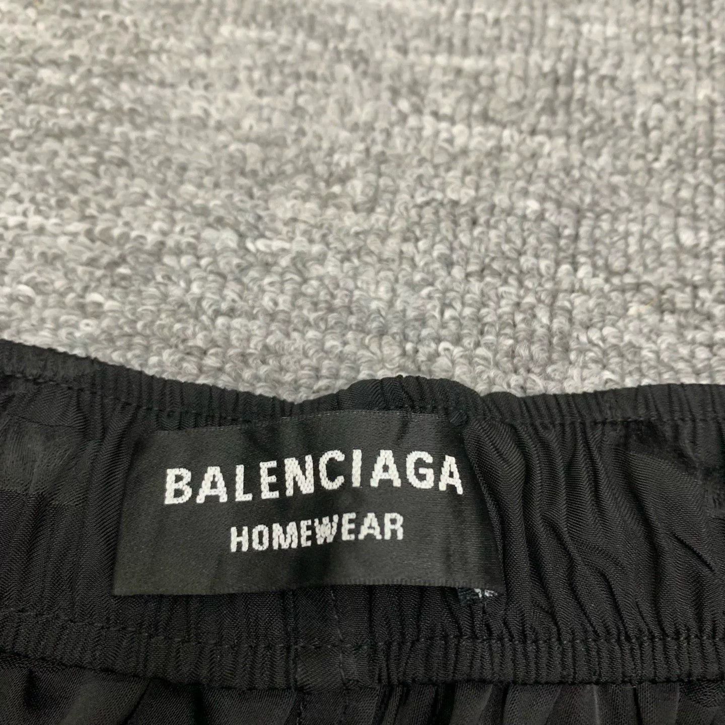 Balenciaga balenciaga black silk printed shorts size 50 Size US 34 / EU 50 - 4 Thumbnail