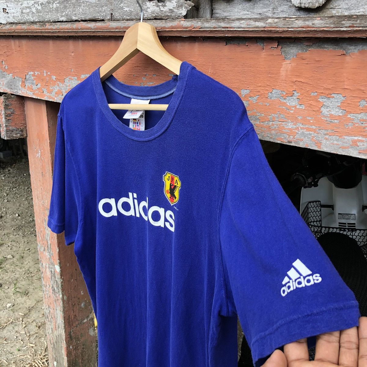 Vintage Vintage y2k Sunfaded Adidas Kirin Tshirt Size US L / EU 52-54 / 3 - 10 Thumbnail