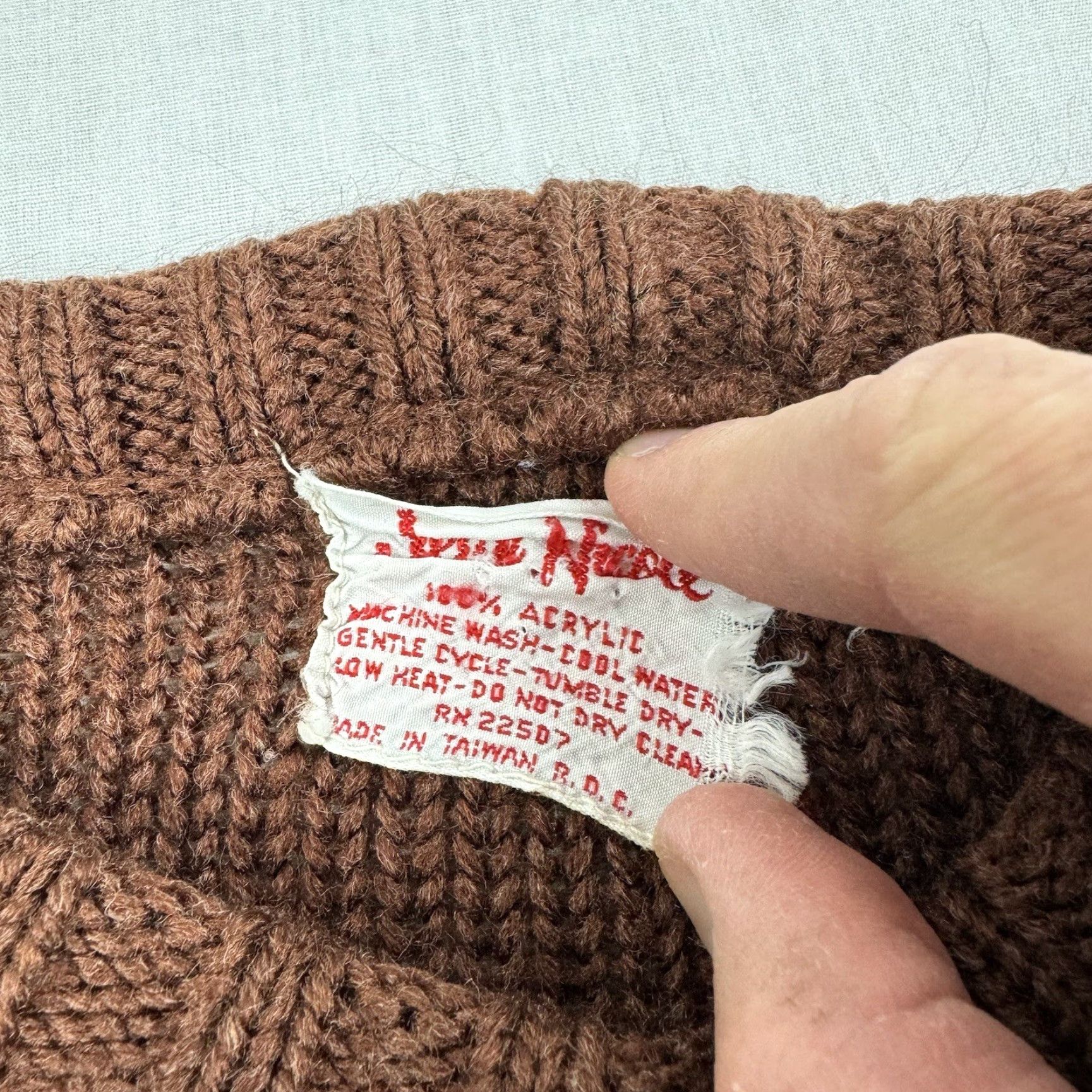 Vintage VINTAGE Jean Nicole Sweater Women's M Crew Neck Brown 60s Pullover Knit Woolless 1960s Mens/Womens Size M / US 6-8 / IT 42-44 - 4 Thumbnail