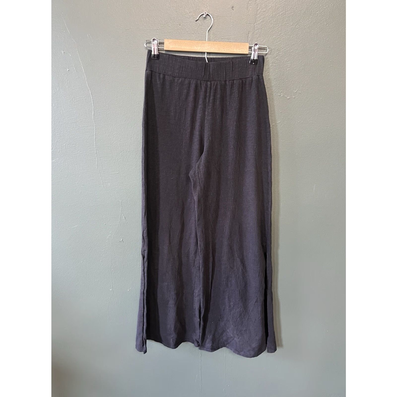 Urban Outfitters VINTAGE? Wait. Item is Urban Outfitters Womens Black Wide Leg Flowy Beach Pants Size Medium Size 32" / US 10 / IT 46 - 2 Thumbnail