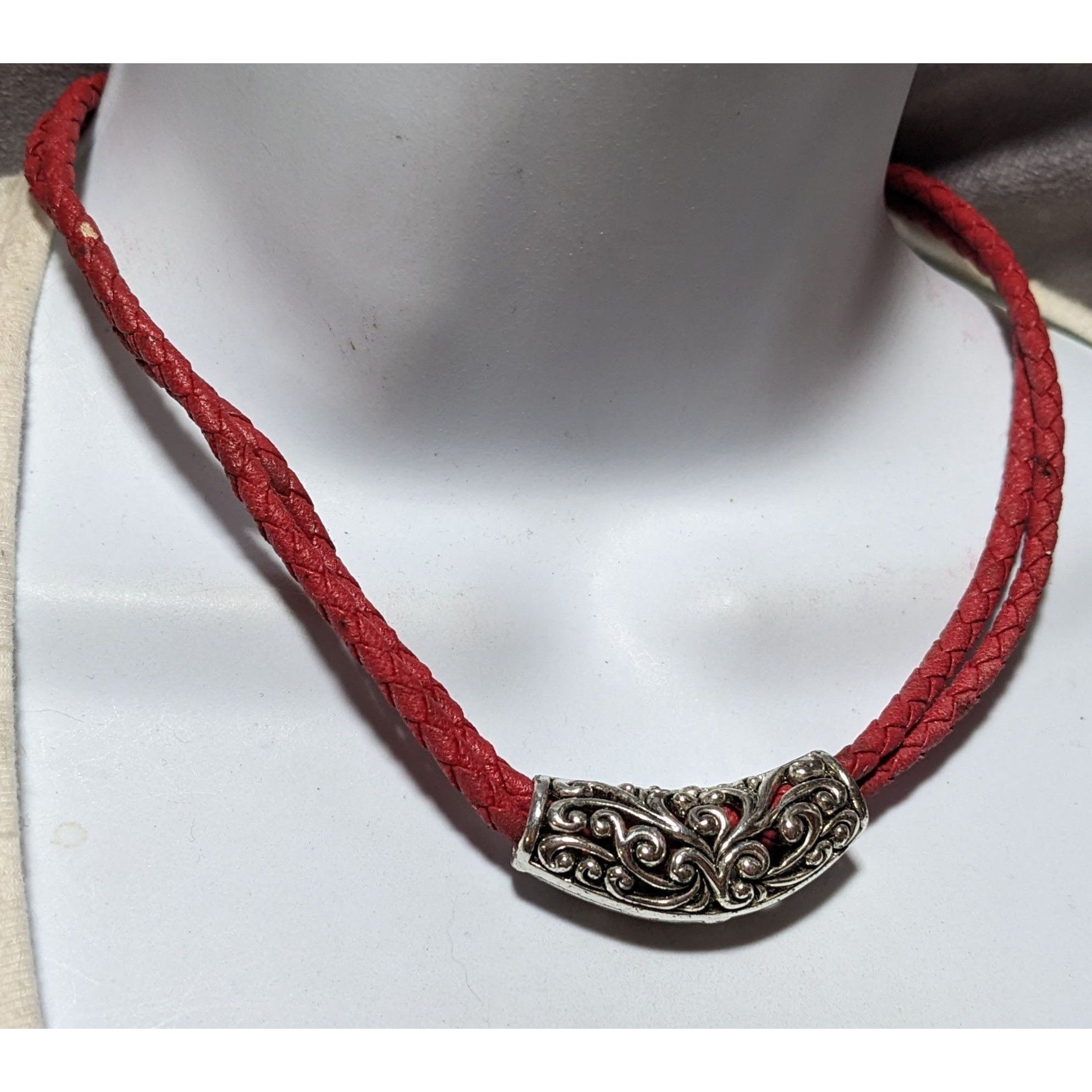 Other Red And Silver Faux Leather Floral Necklace Size ONE SIZE - 7 Thumbnail