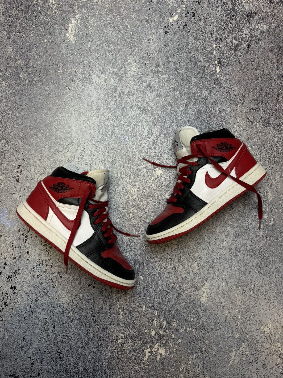 Nike 💥STREETWEAR NIKE AIR JORDAN 1 MID ALTERNATE BRED WMNS Size US 6 / IT 36 - 1 Thumbnail