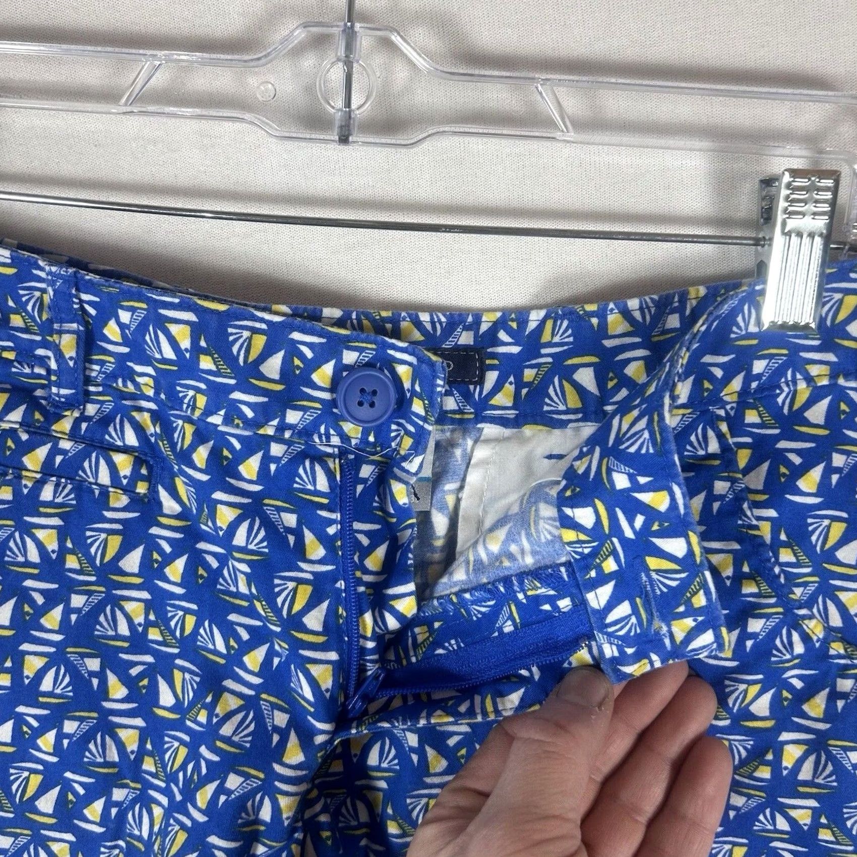 Vintage Columbia Bermuda Shorts Womens 4 Blue Abstract 3" Casual Hiking Pants with Pockets Size 27" / US 4 / IT 40 - 2 Thumbnail