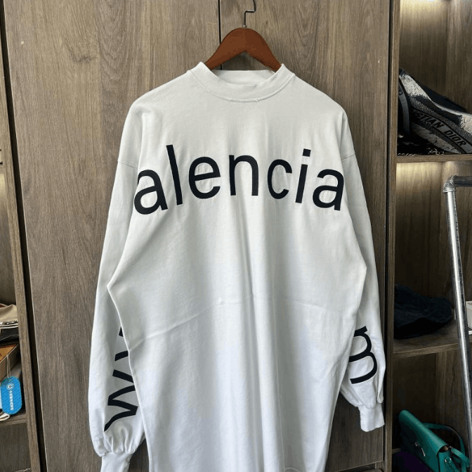 Balenciaga Balenciaga Oversized Long-Sleeve T-Shirt 1M Size US S / EU 44-46 / 1 - 5 Thumbnail