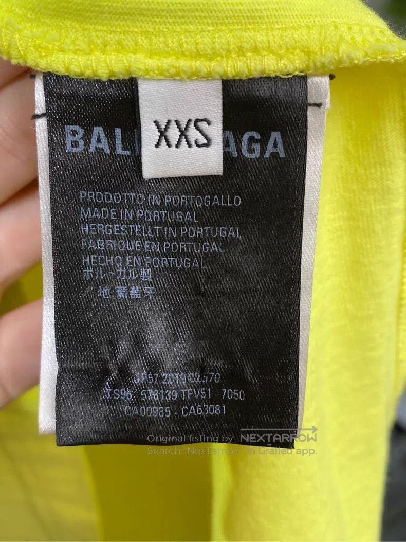 Balenciaga Balenciaga Yellow Short Sleeve T-Shirt with Shoulder Badge Size US XXS / EU 40 - 5 Thumbnail