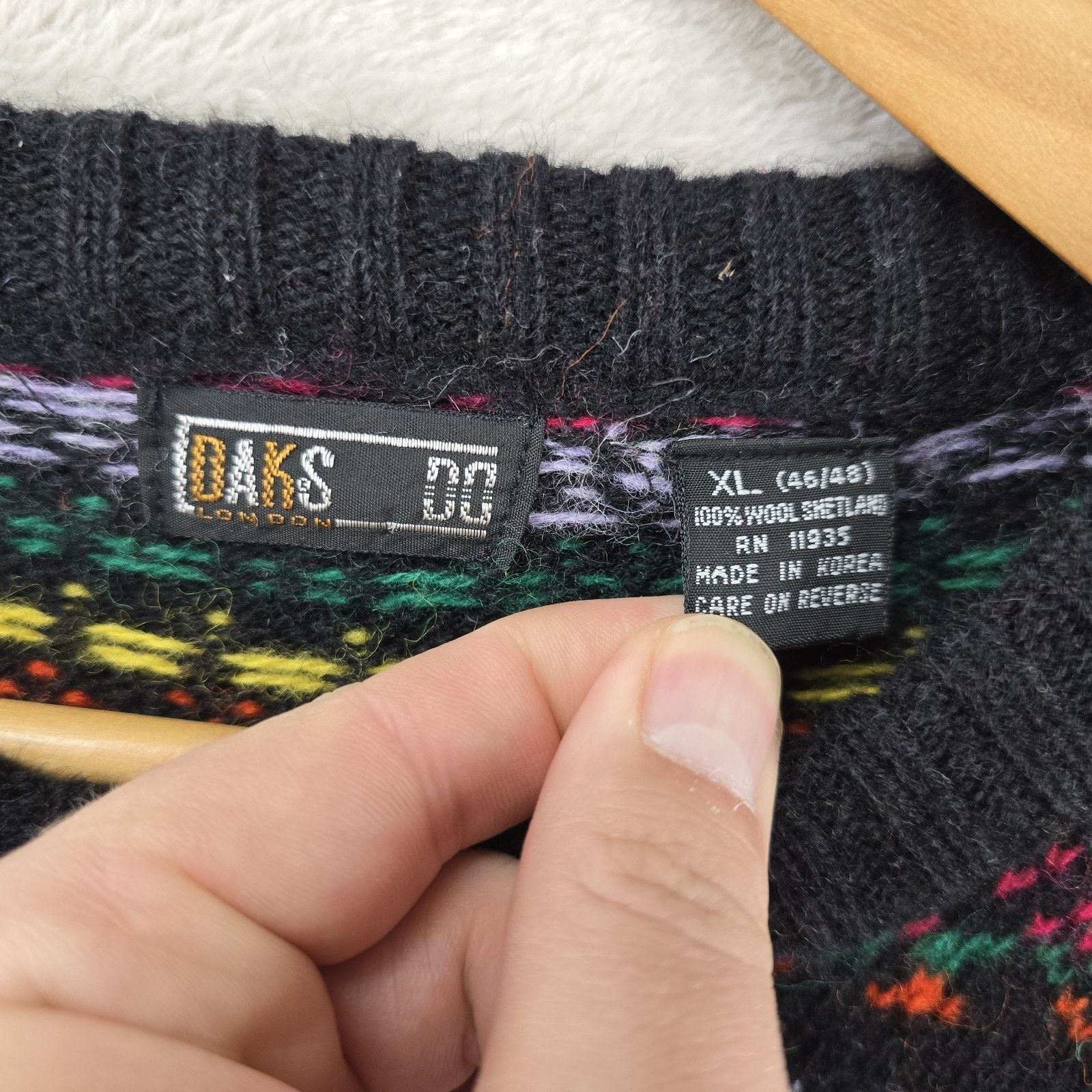 Other Vintage DAKS London Sweater XL Black Fair Isle Wool Shetland Size US XL / EU 56 / 4 - 4 Thumbnail
