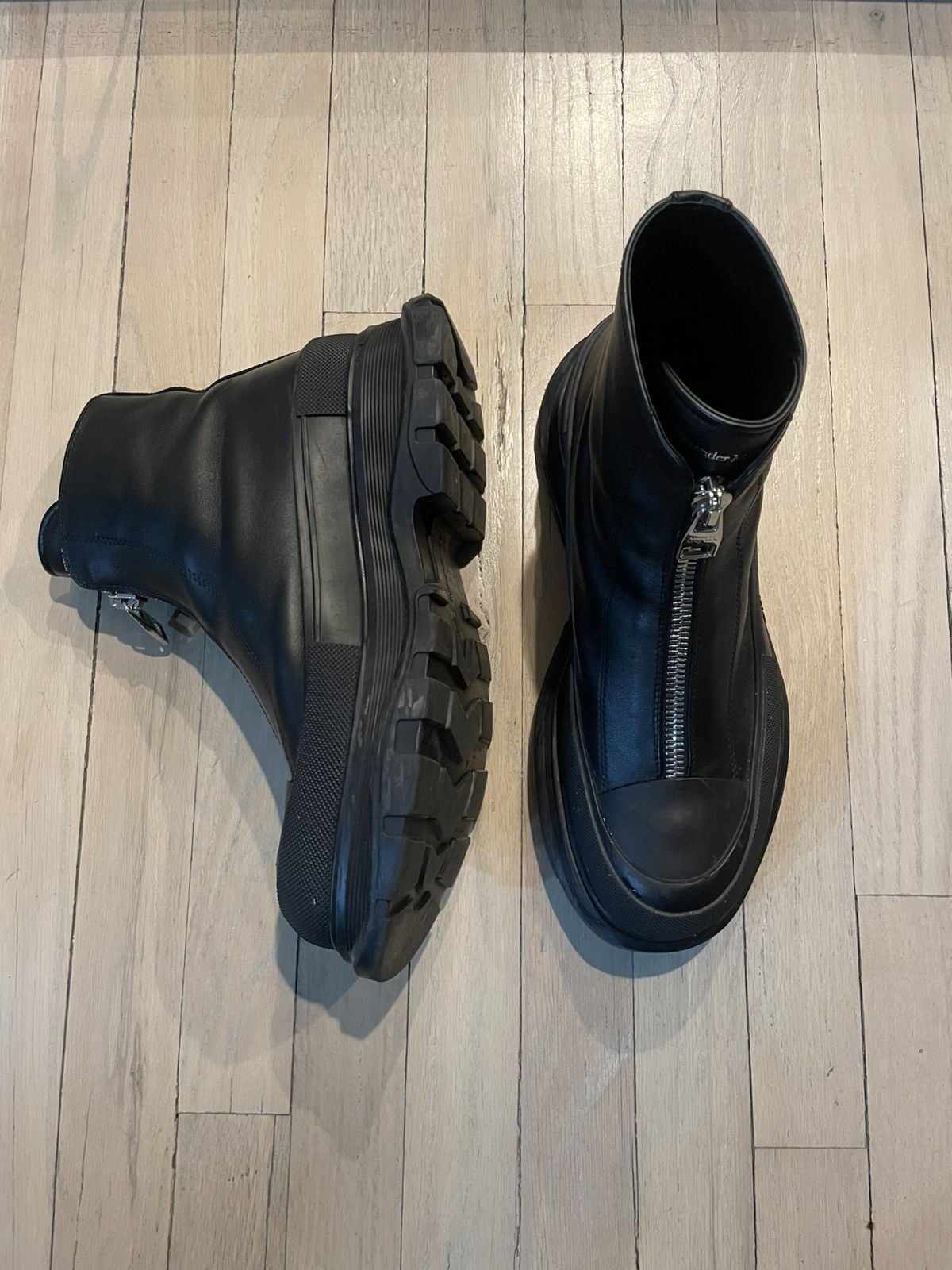 Alexander McQueen Alexander Mcqueen Tread Slick Zip Detailed Boots Size US 10 / EU 43 - 2 Thumbnail