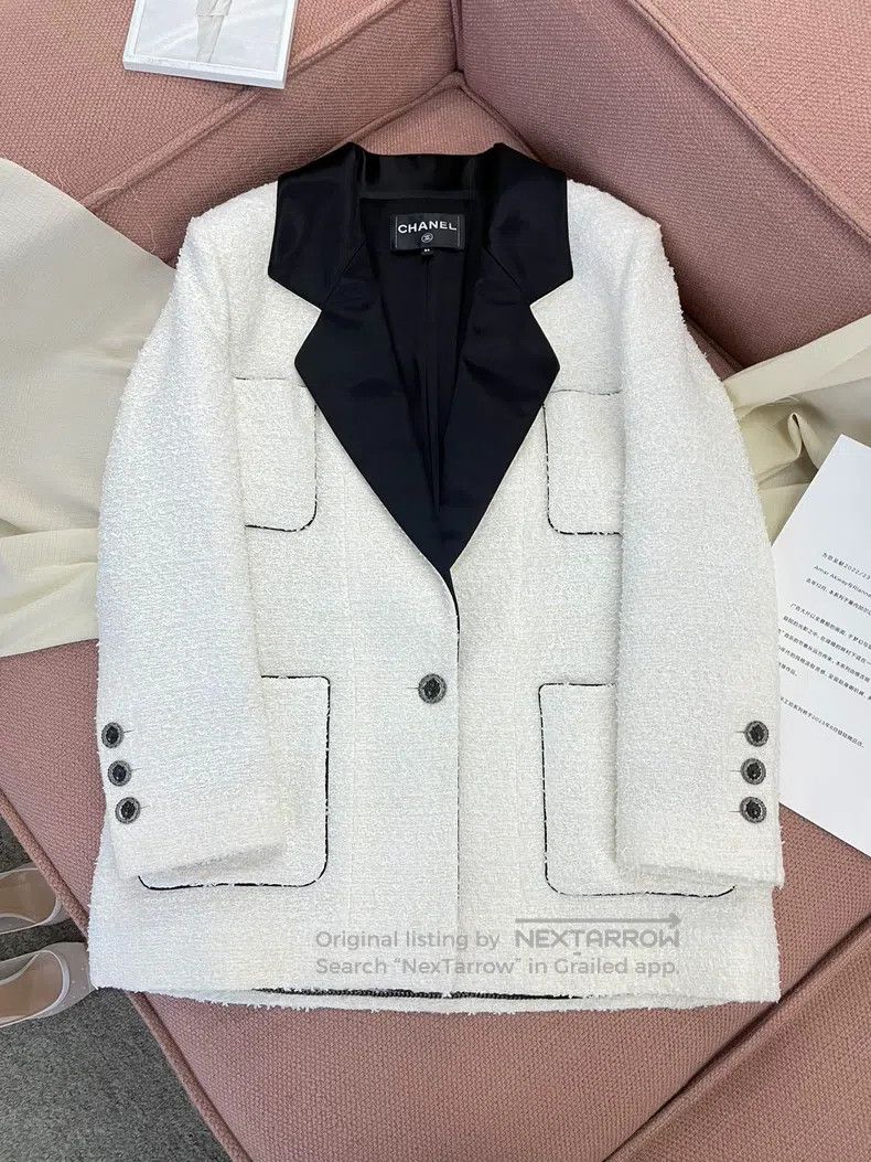 Chanel Chanel Classic black and white lapel suit jacket Size XXS / US 00 / IT 34 - 1 Thumbnail