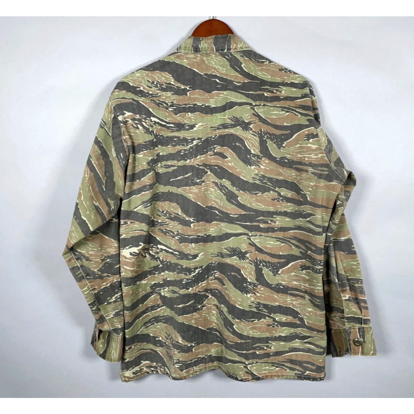 Vintage VINTAGE 80s Tiger Stripe Camouflage Military Field Jacket Men L Green Camouflage VTG Shirt? Size US L / EU 52-54 / 3 - 2 Thumbnail