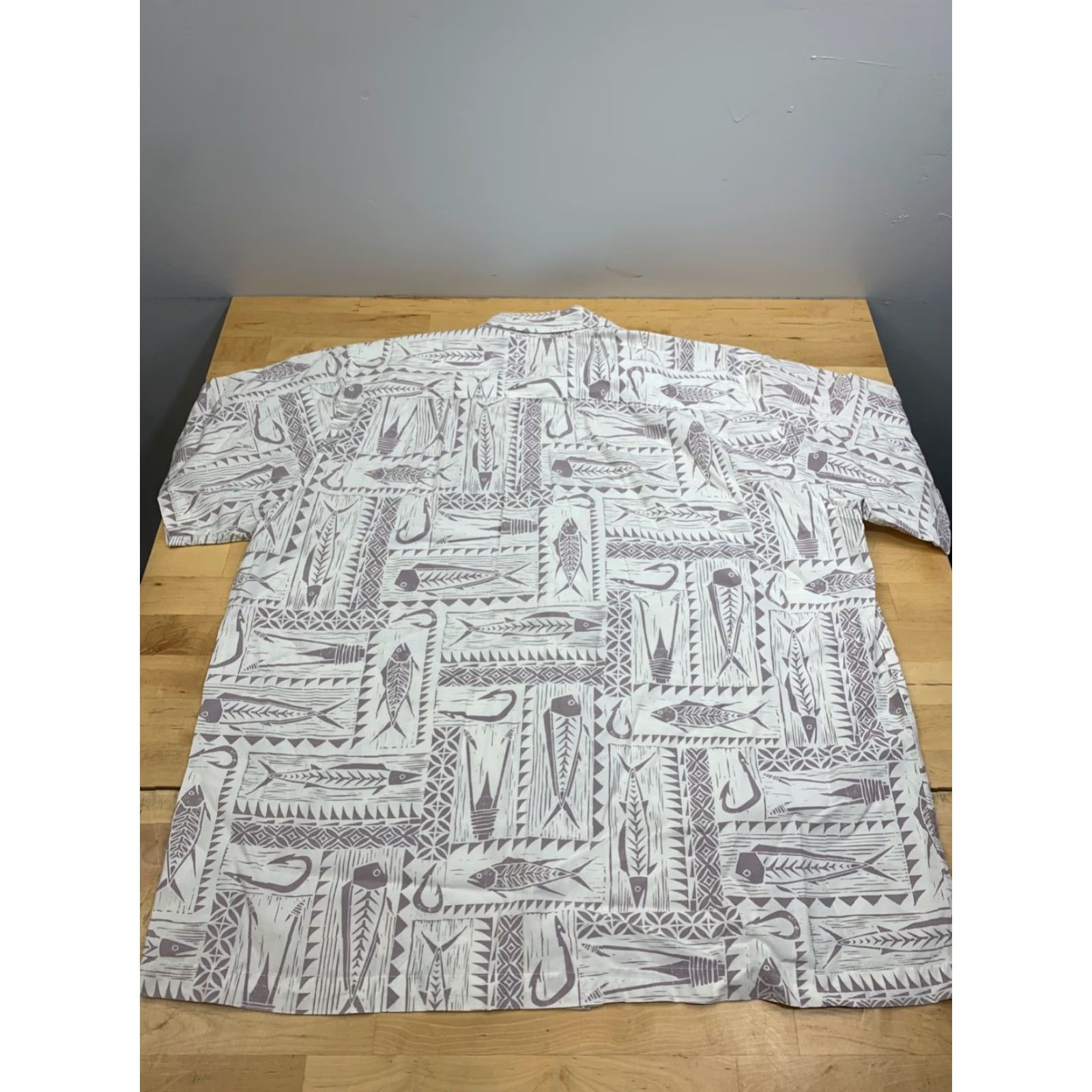 Quiksilver Quiksilver Waterman Button-Up Shirt Mens XL White Fish Hook Tribal 11894 Size US XL / EU 56 / 4 - 7 Thumbnail
