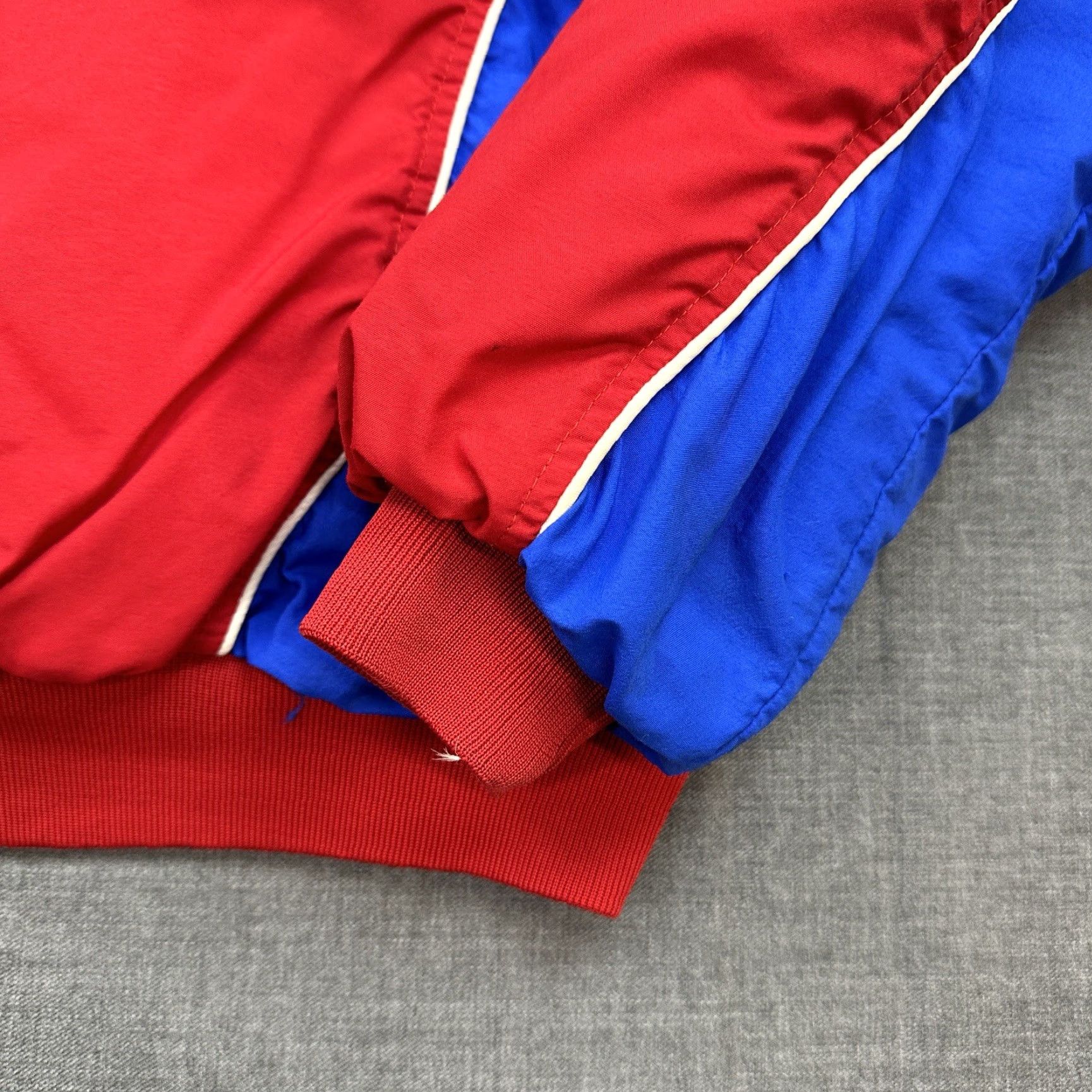 Budweiser VINTAGE Budweiser NASCAR Jacket Mens L Red Bomber Insulated Nylon Zip 80s USA Crew Neck Stand-Up Pockets Quilted Logo Outdoor Racing Classic Men Size US L / EU 52-54 / 3 - 4 Thumbnail