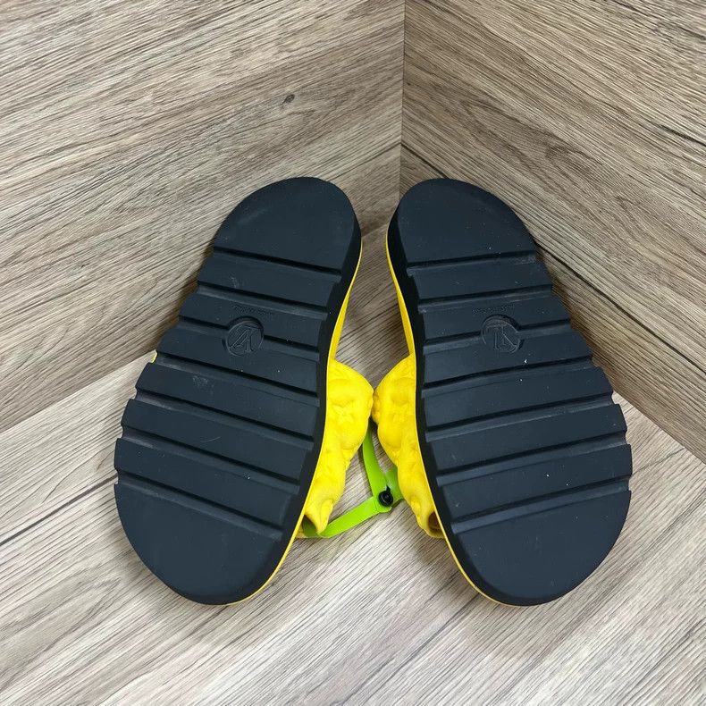 Louis Vuitton Louis Vuitton Yellow embossed slipper Size US 4.5 / IT 34.5 - 5 Thumbnail